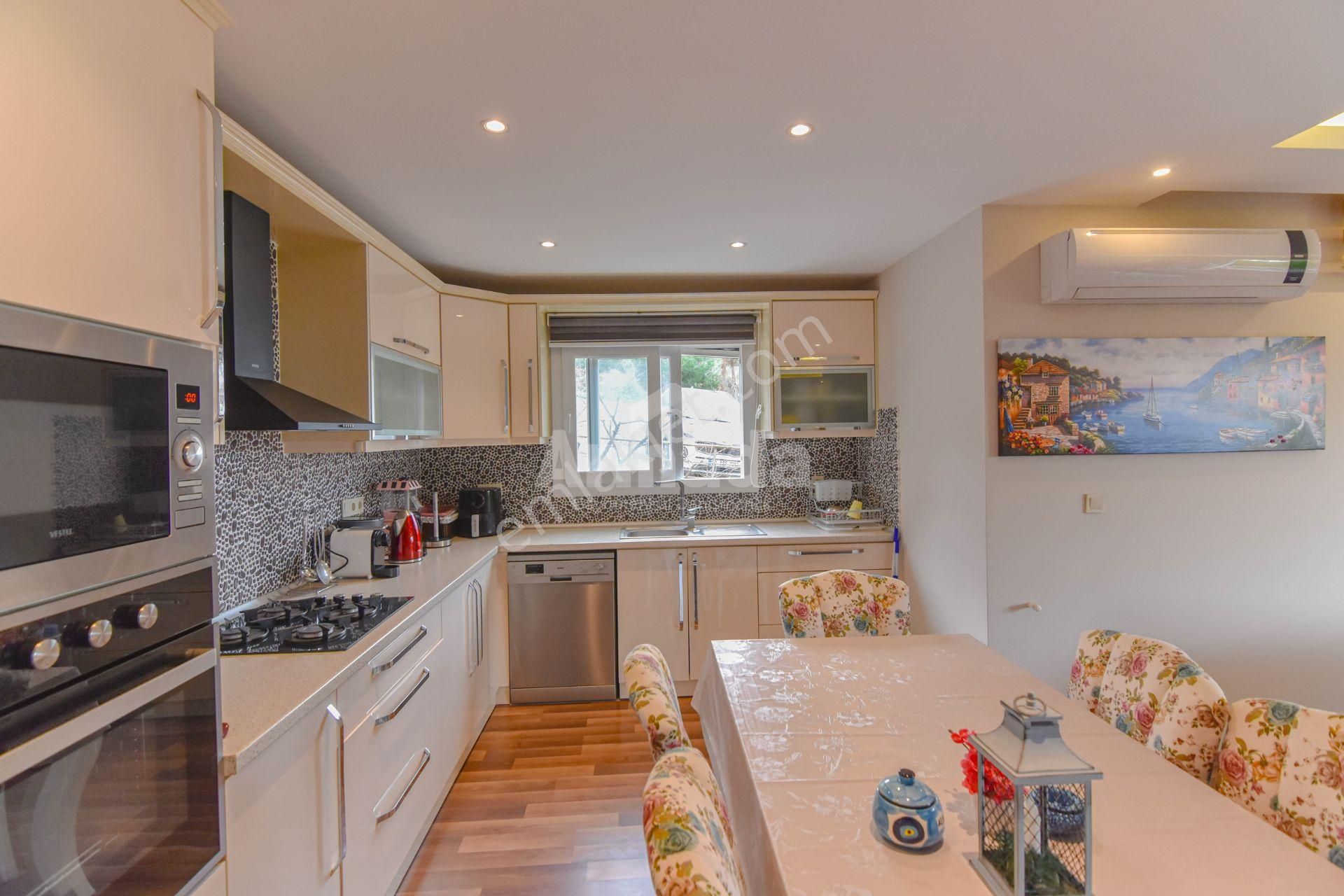 Kuşadası İkiçeşmelik Mahallesi'nde Deniz Manzaralı 3+1 Daire - Görsel 9