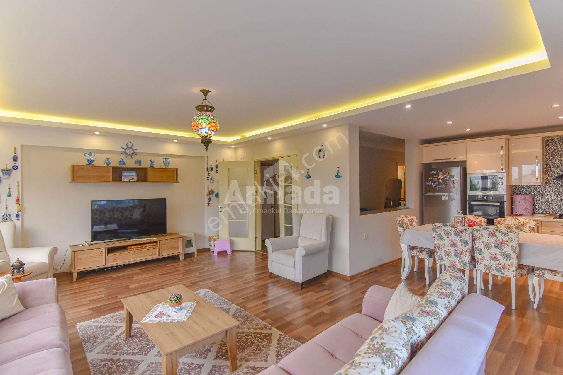 Kuşadası İkiçeşmelik Mahallesi'nde Deniz Manzaralı 3+1 Daire - Görsel 4