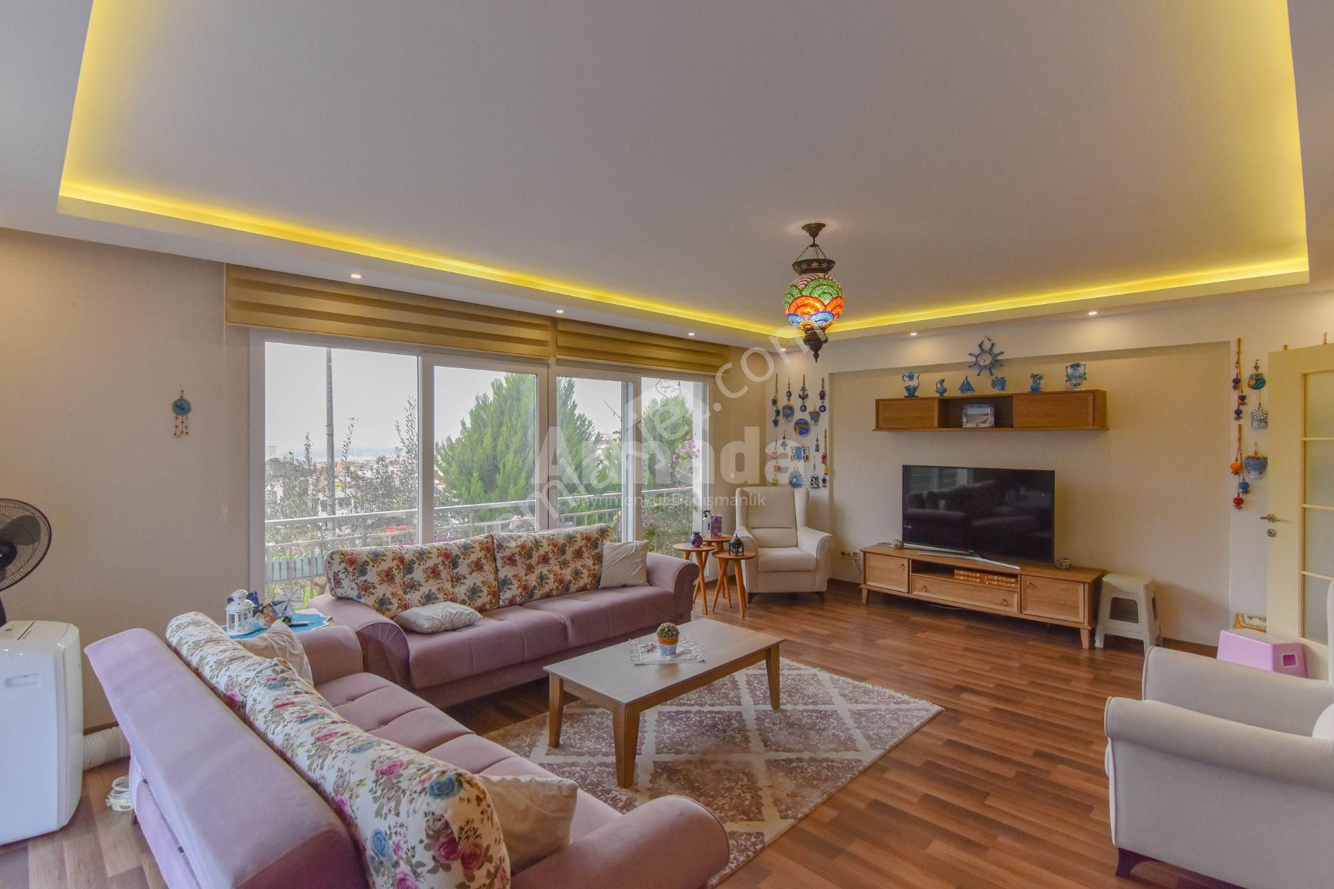 Kuşadası İkiçeşmelik Mahallesi'nde Deniz Manzaralı 3+1 Daire - Görsel 3