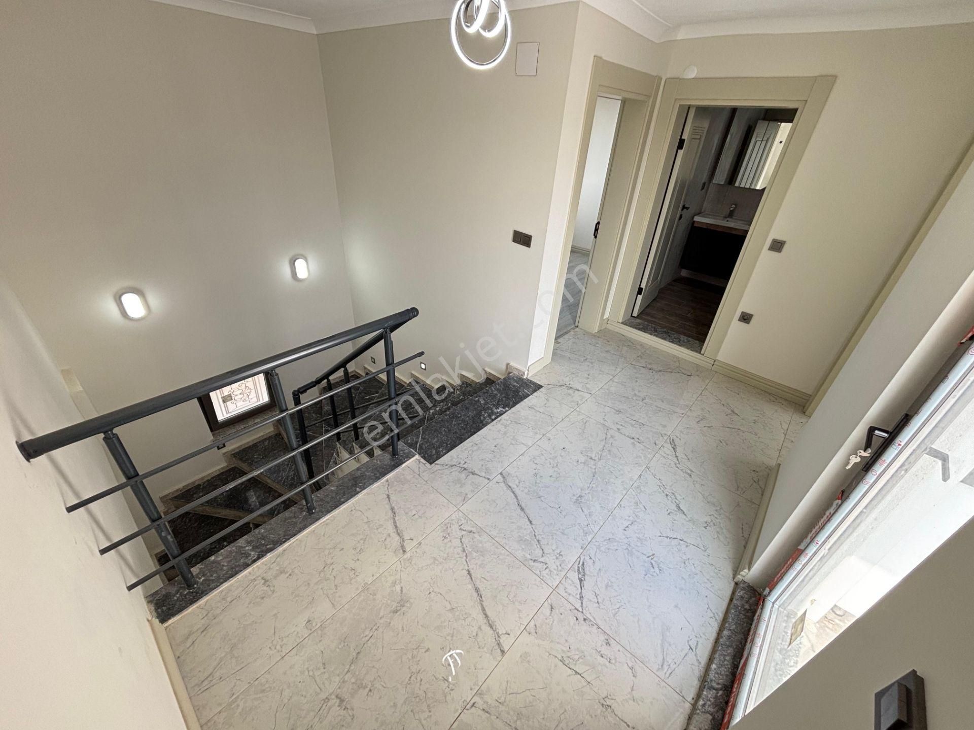 Yiğit'ten Altınoluk Narlı'da 5+1 Denize 150 Metre Tripleks Villa - Görsel 19