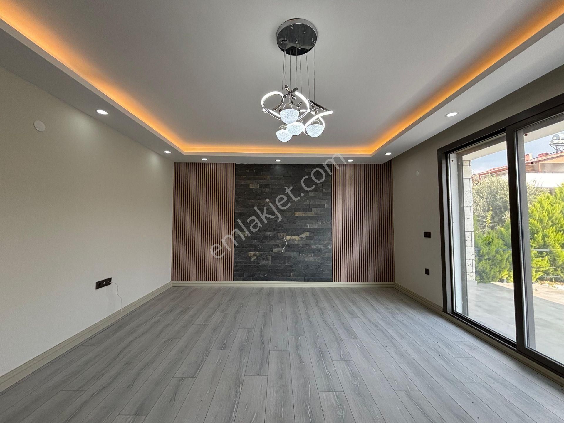 Yiğit'ten Altınoluk Narlı'da 5+1 Denize 150 Metre Tripleks Villa - Görsel 13