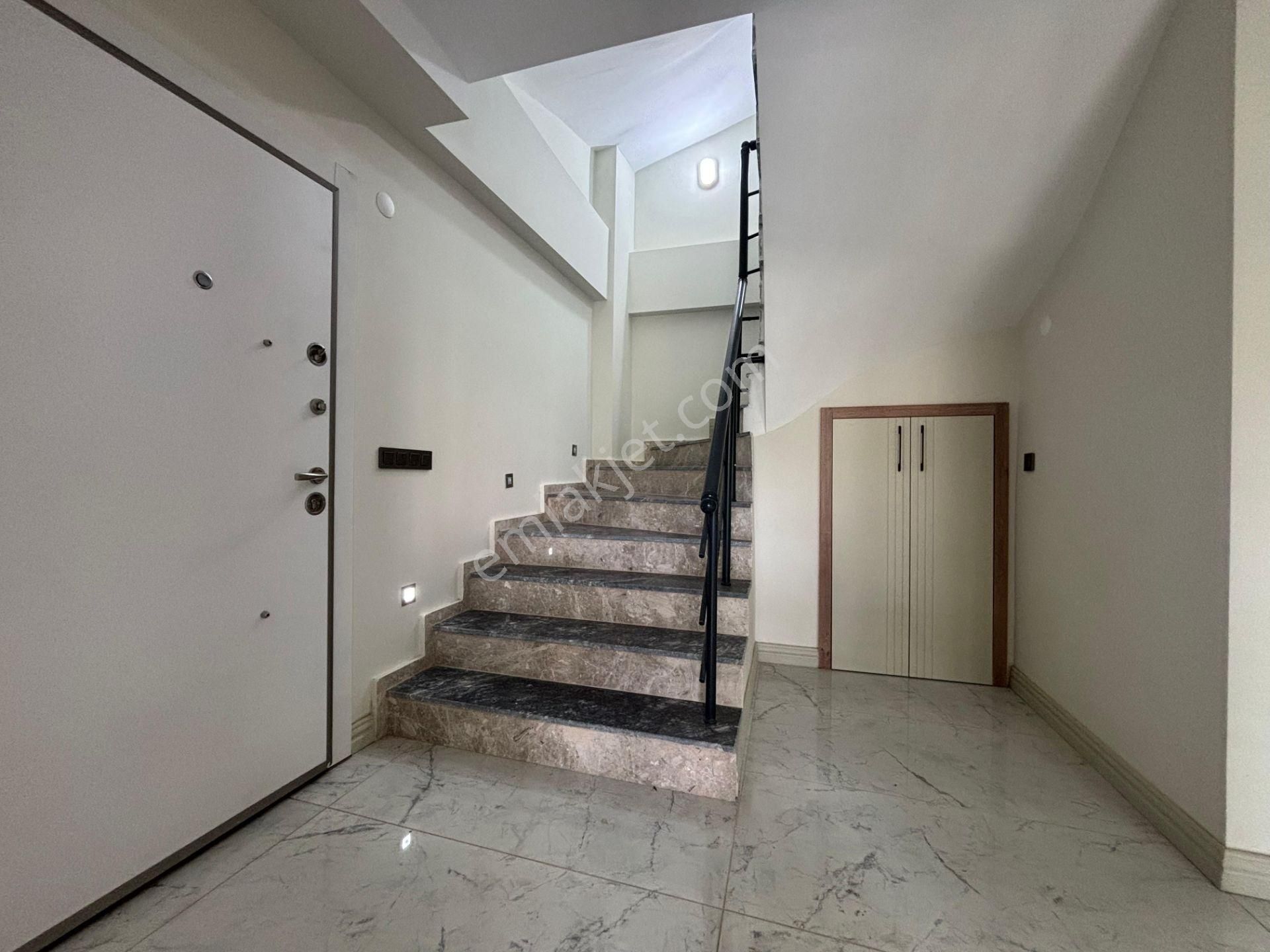 Yiğit'ten Altınoluk Narlı'da 5+1 Denize 150 Metre Tripleks Villa - Görsel 17