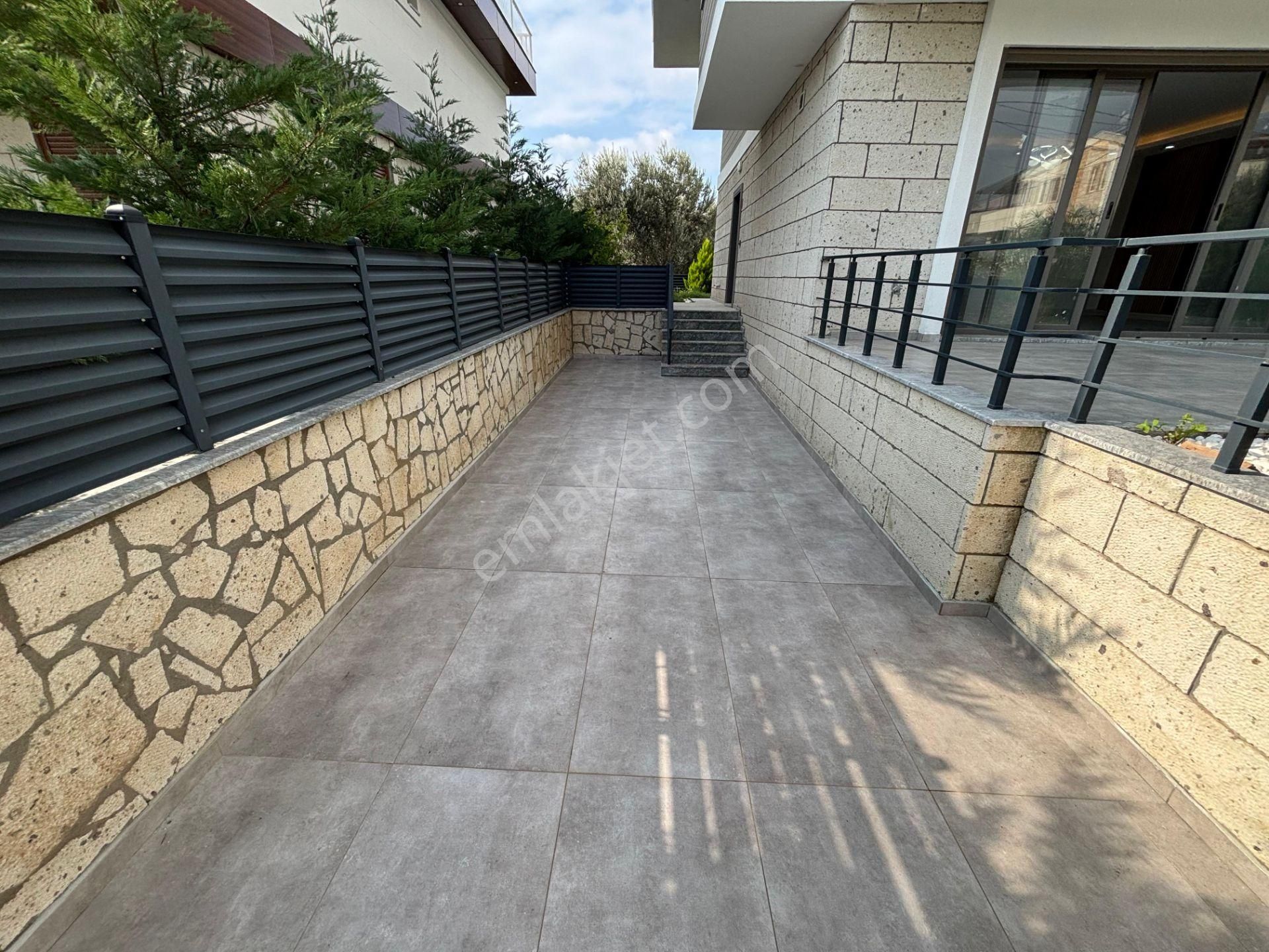Yiğit'ten Altınoluk Narlı'da 5+1 Denize 150 Metre Tripleks Villa - Görsel 32