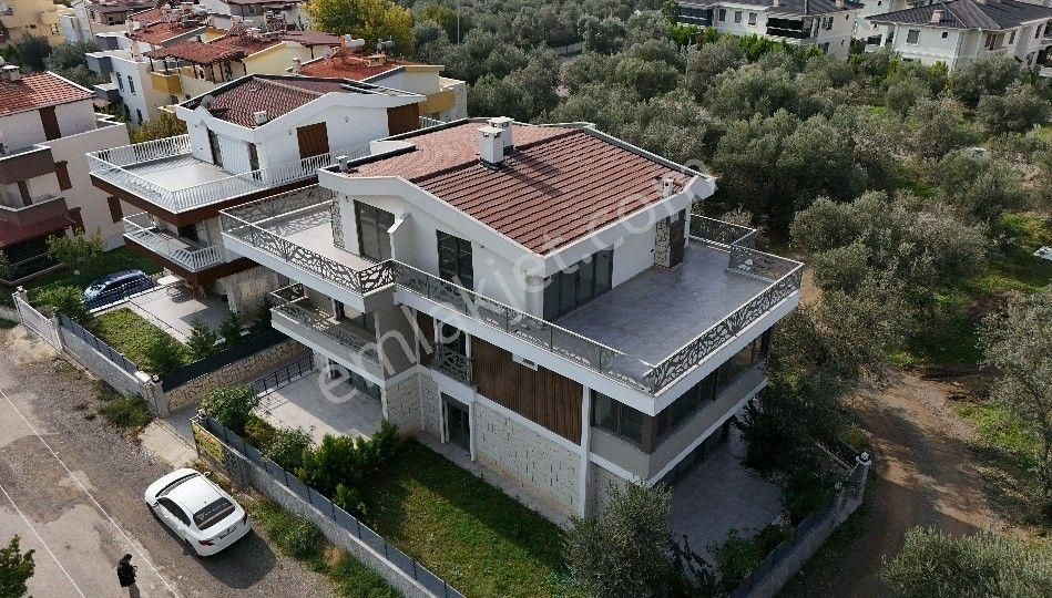 Yiğit'ten Altınoluk Narlı'da 5+1 Denize 150 Metre Tripleks Villa - Görsel 3