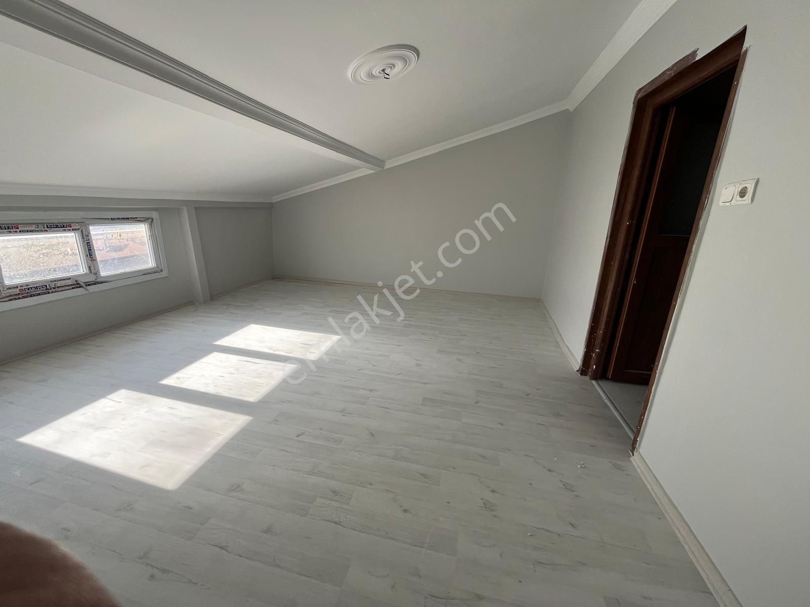 Tuna Mah Türkiye Emlak 3+1 Kiralık 130m2 Çatı Kat Daire - Görsel 8
