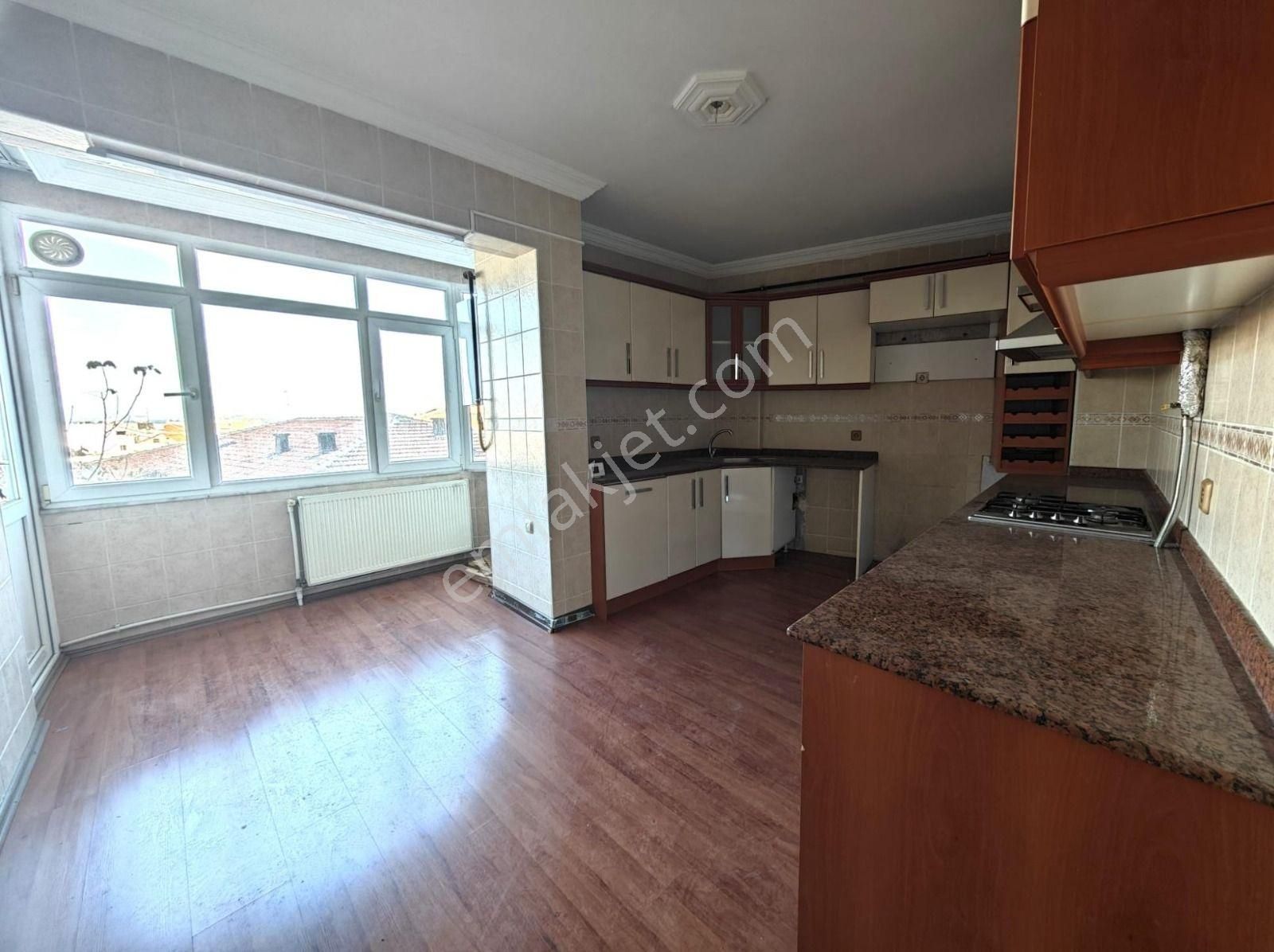 İzmir Göztepe'de Kiralık 3+1 Daire