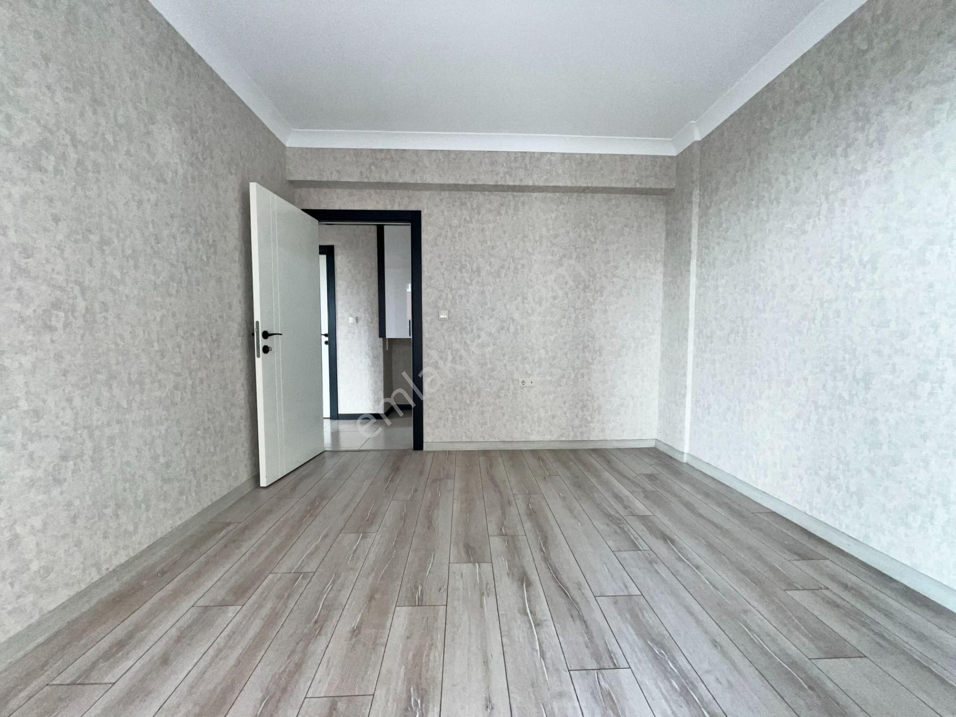 Ufuk Kılıç Emlak'tan Orta Kat Asansörlü Güney Cephe 2+1 Daire - Görsel 17