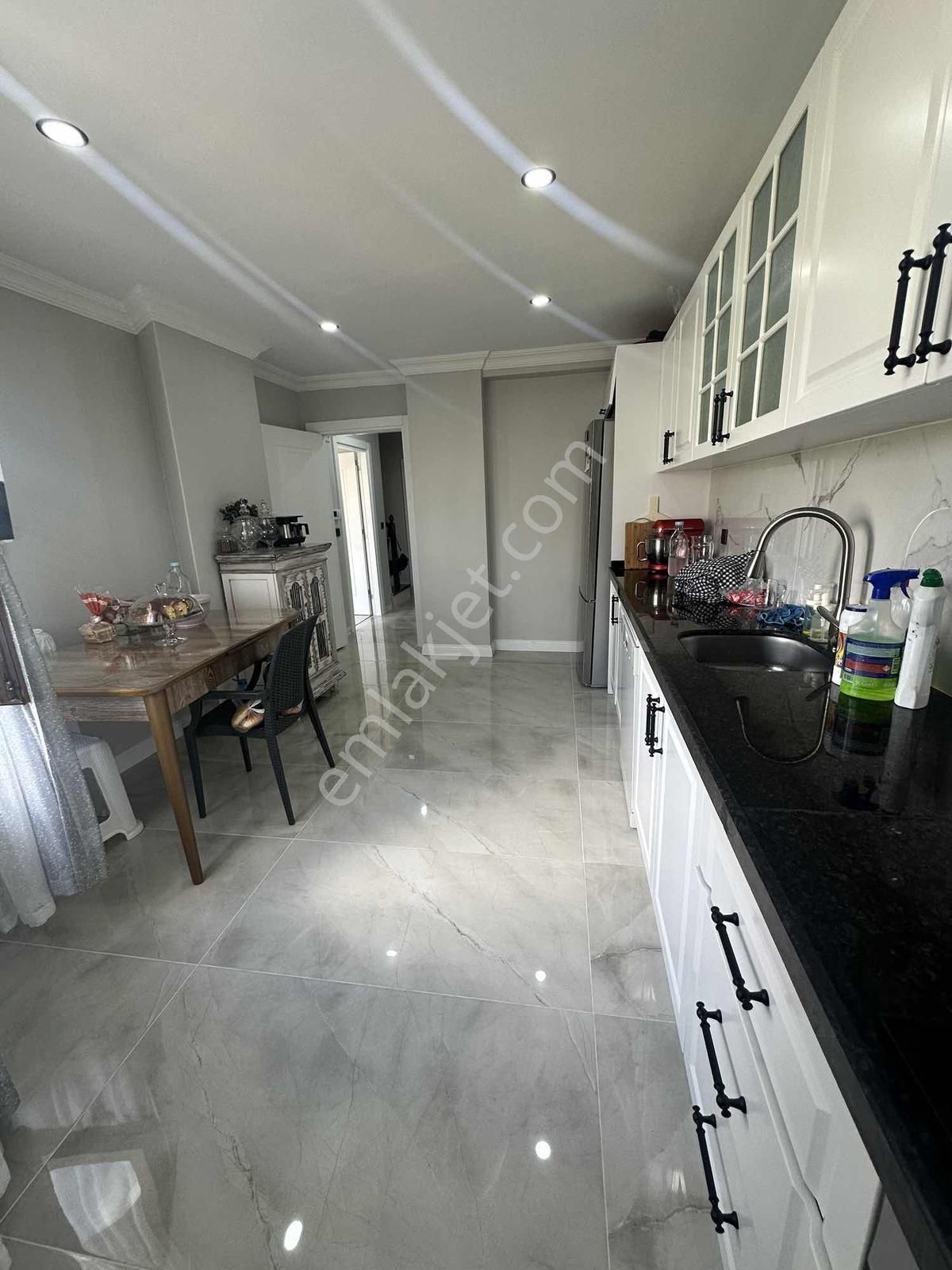 Çekmeköy Merkez Mah. Safranbolu Evleri 4+2 Geniş Satılık Dubleks - Görsel 13