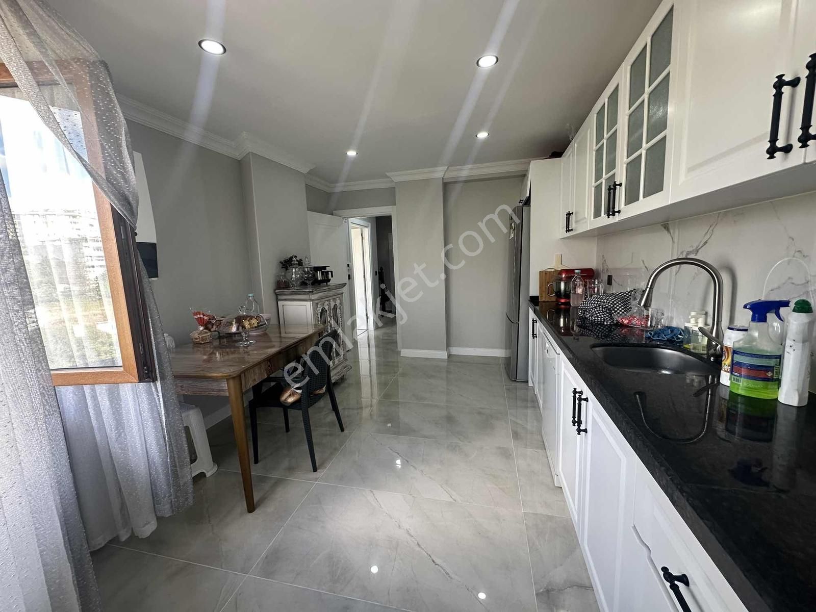 Çekmeköy Merkez Mah. Safranbolu Evleri 4+2 Geniş Satılık Dubleks - Görsel 25