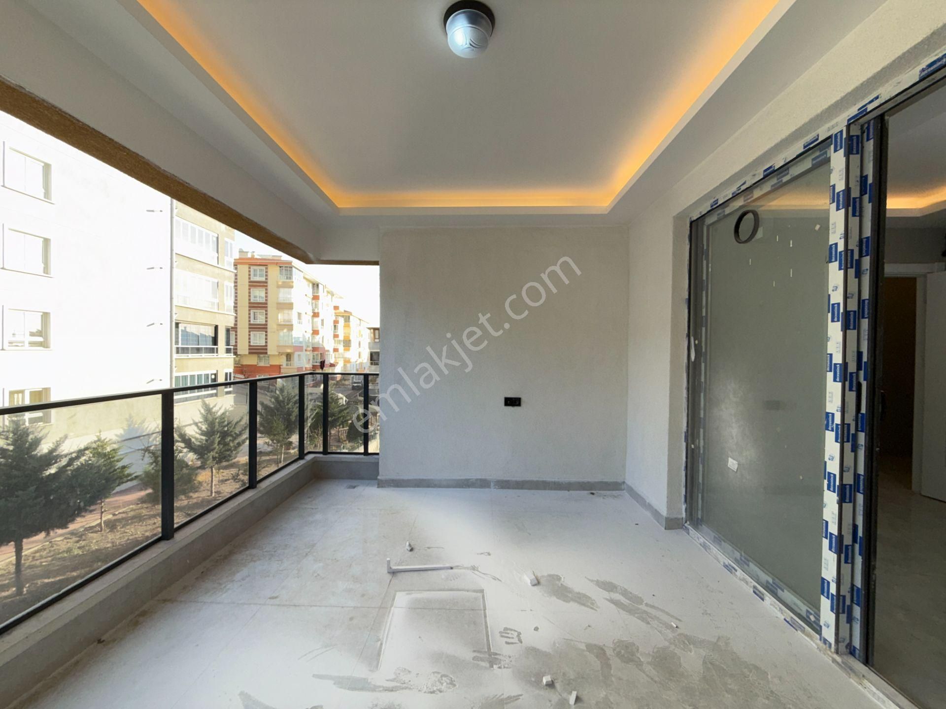 Ufuk Kılıç Emlak Site İçerisinde 3+1 Teras Balkonlu Fırsat Daire - Görsel 6