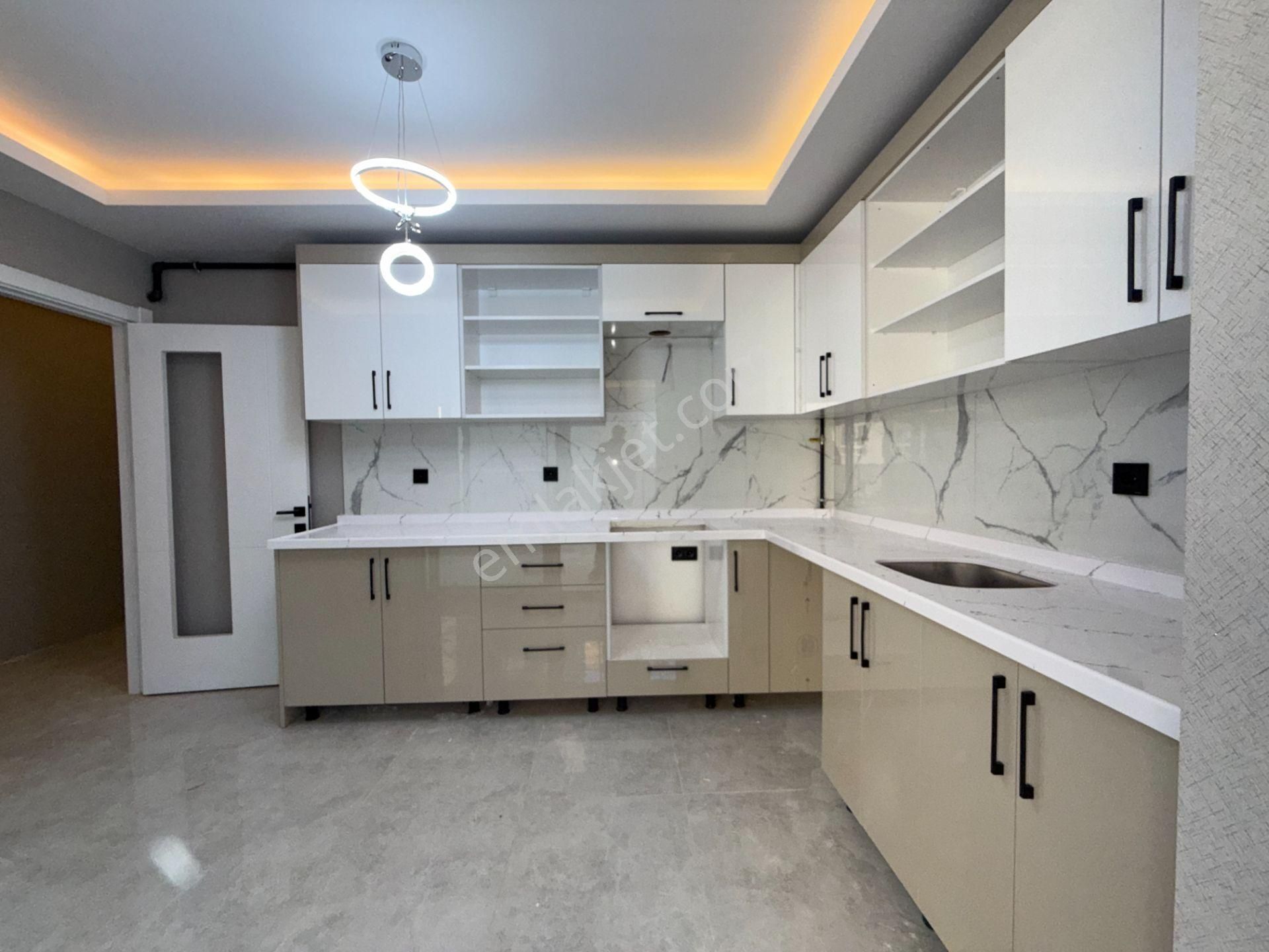 Ufuk Kılıç Emlak Site İçerisinde 3+1 Teras Balkonlu Fırsat Daire - Görsel 2