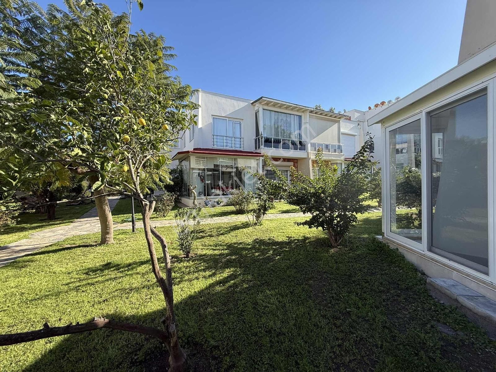 Tayman'dan Turgutreis Yalıda Y.havuzlu Sitede Denize 130 M 3+1