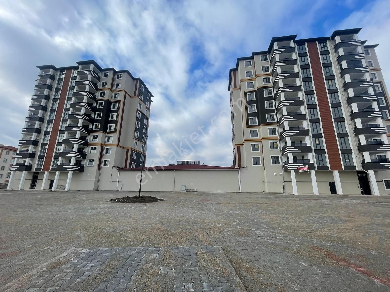 Türker Emlak'tan Sorgun Hastanesi Yolunda Satılık 3+1 Daire