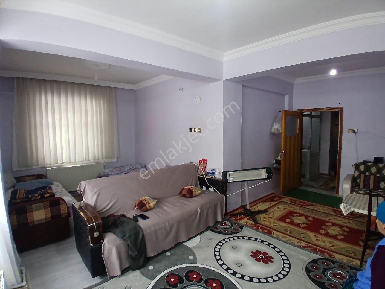 Akçay Emlak'tan Akşehir İstasyon Caddesinde Semt Pide Yanında Birinci Kat Satılık 2+1 Daire