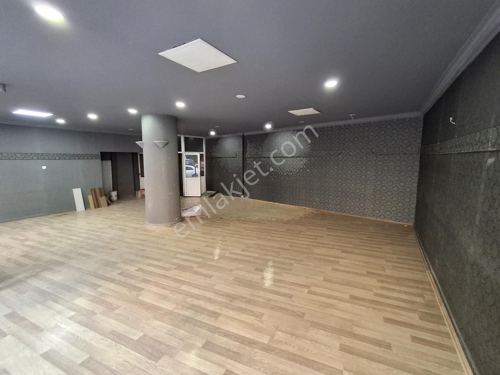 Cadde Üzeri 3 Cepheli Yapılı Dükkan