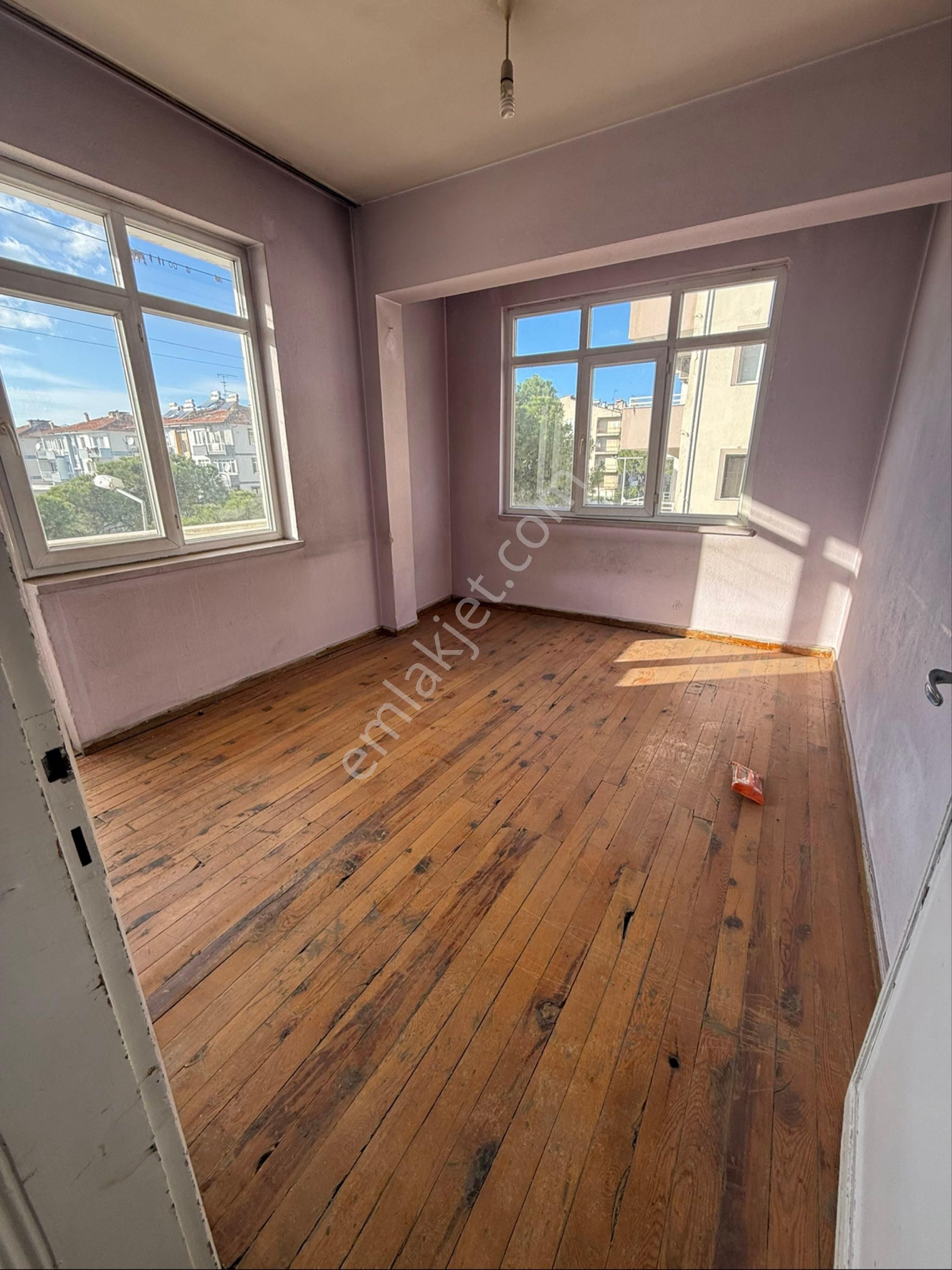 Yeni Mahalle’de 2. Kat Ara Kat 2+0 Daire