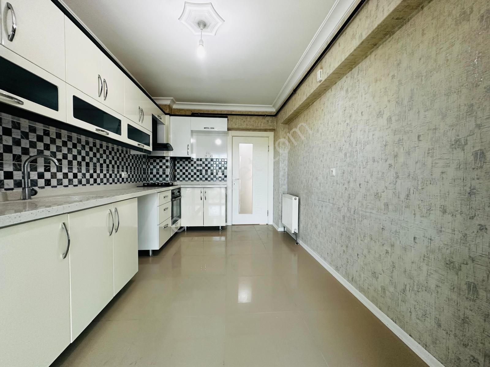 Ufuk Kılıç Emlak'tan Cadde Üzeri Asansörlü G.b Cephe Arakat 3+1 125m² - Görsel 4