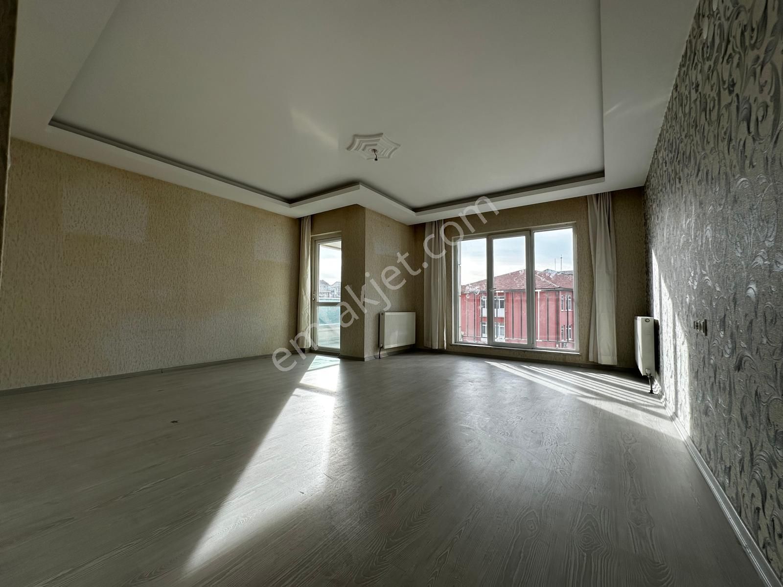 Ufuk Kılıç Emlak'tan Cadde Üzeri Asansörlü G.b Cephe Arakat 3+1 125m² - Görsel 12