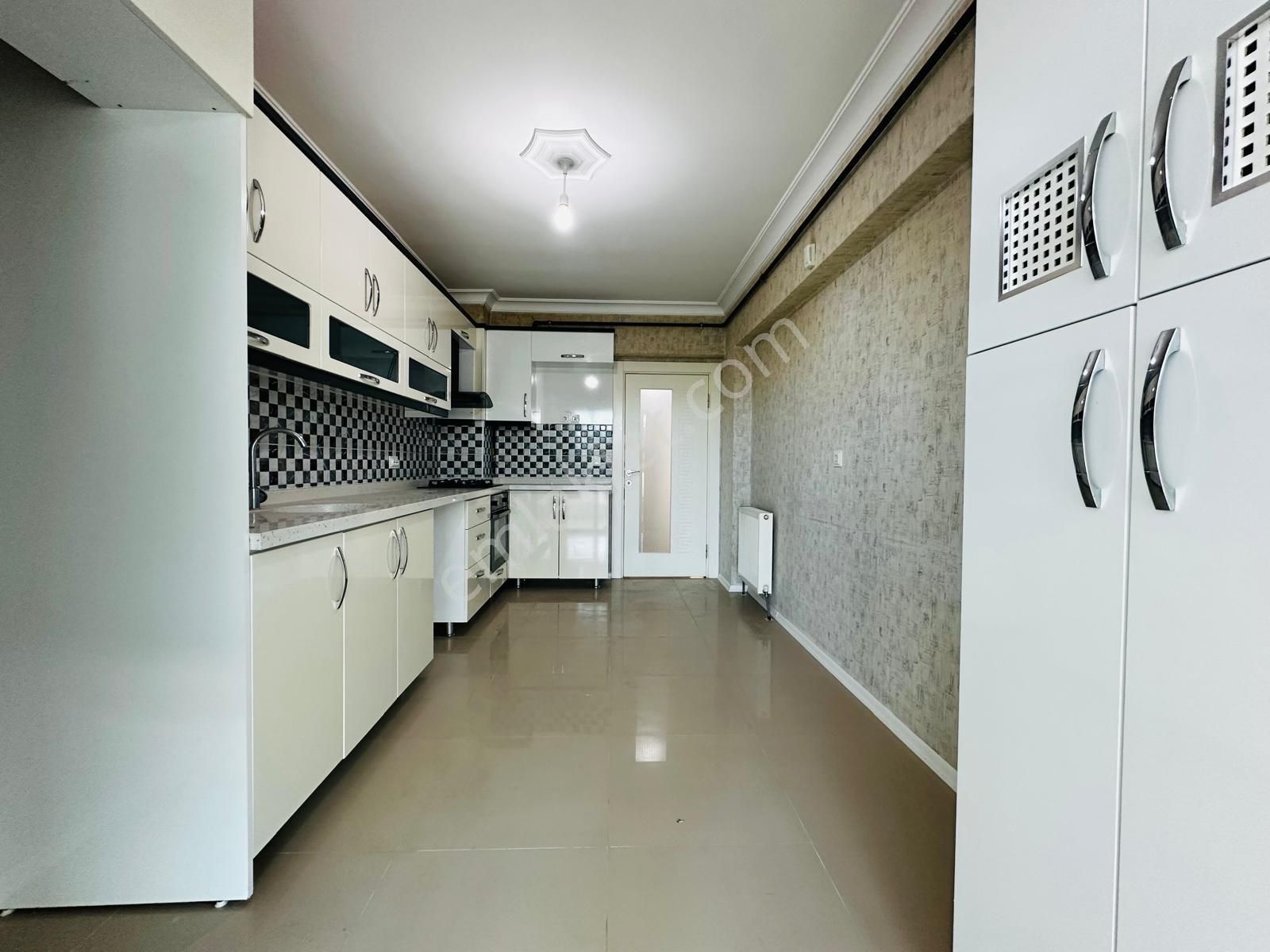 Ufuk Kılıç Emlak'tan Cadde Üzeri Asansörlü G.b Cephe Arakat 3+1 125m² - Görsel 2