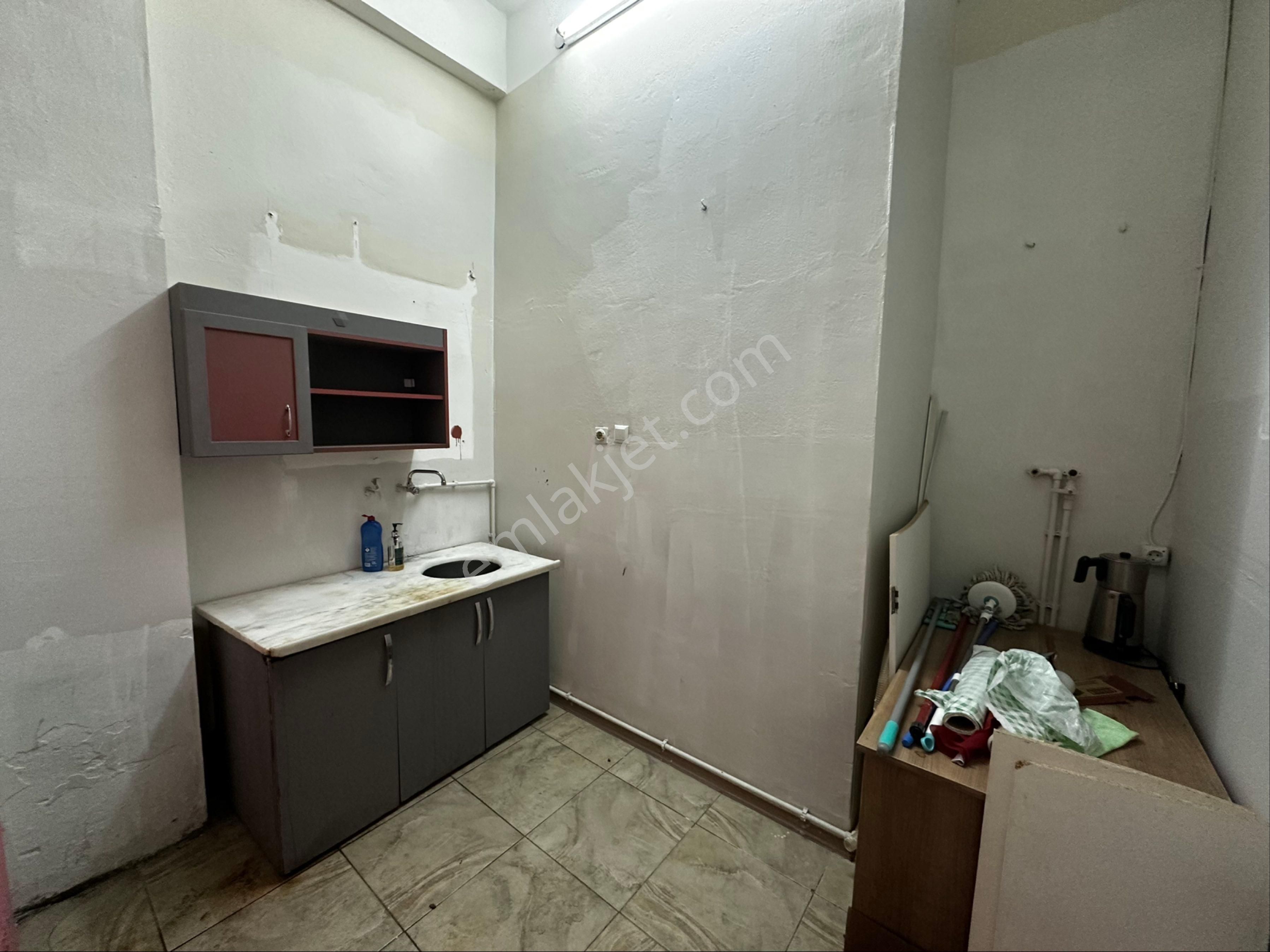 Anayola Cephe Reklam Ve Ciro Değeri Yüksek Kiralık Dükkan - Görsel 8