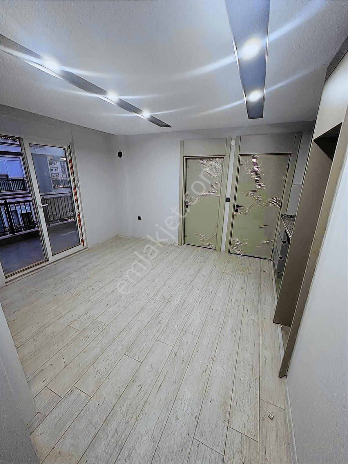 Antalya Havaalanı'na Yakın Güzel Konumlu Ara Kat Daire