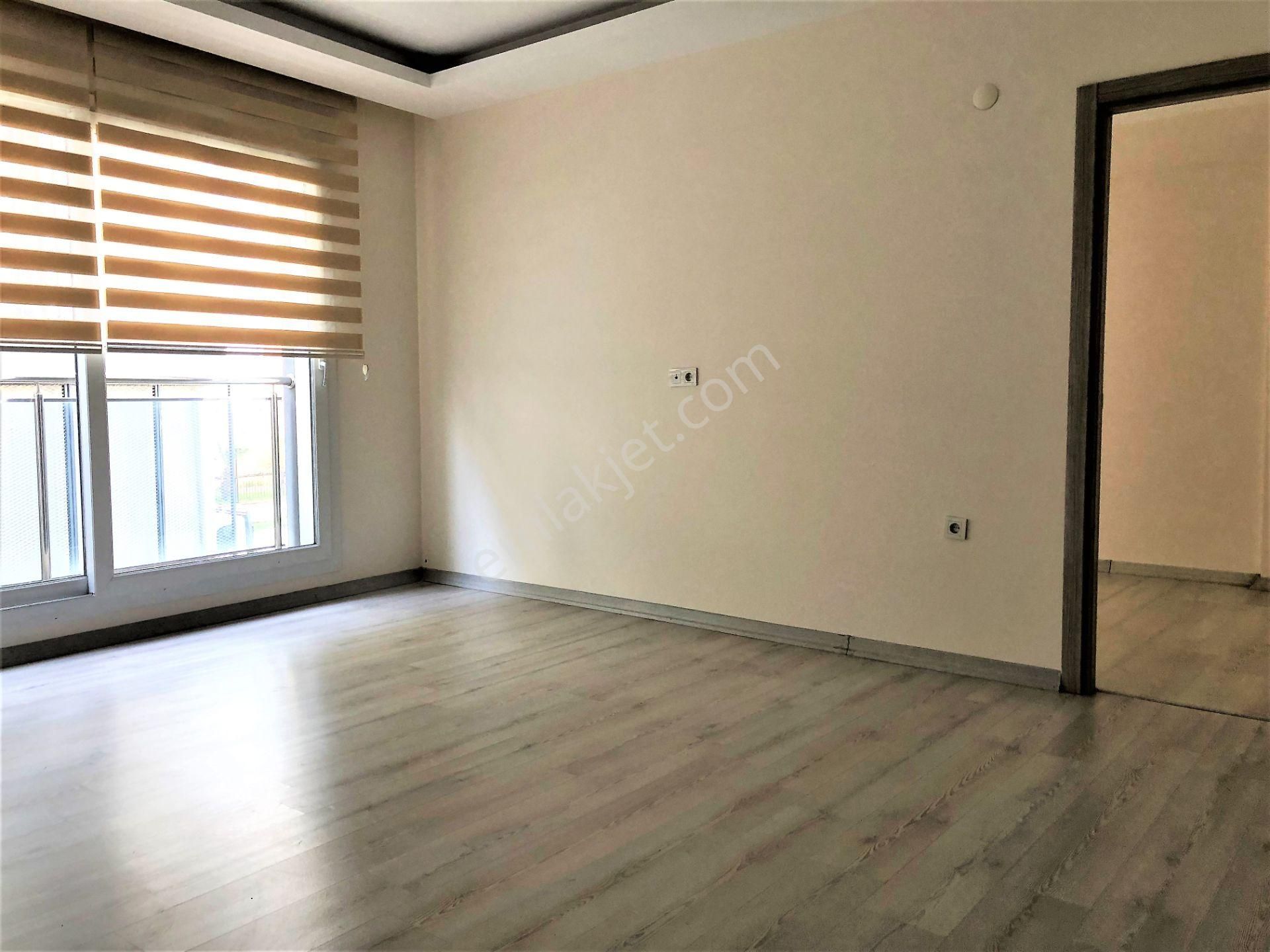 Bayraklı Plazalar Bölgesinde Adliye Yakını Kiralık Lüks Ofis - Görsel 13