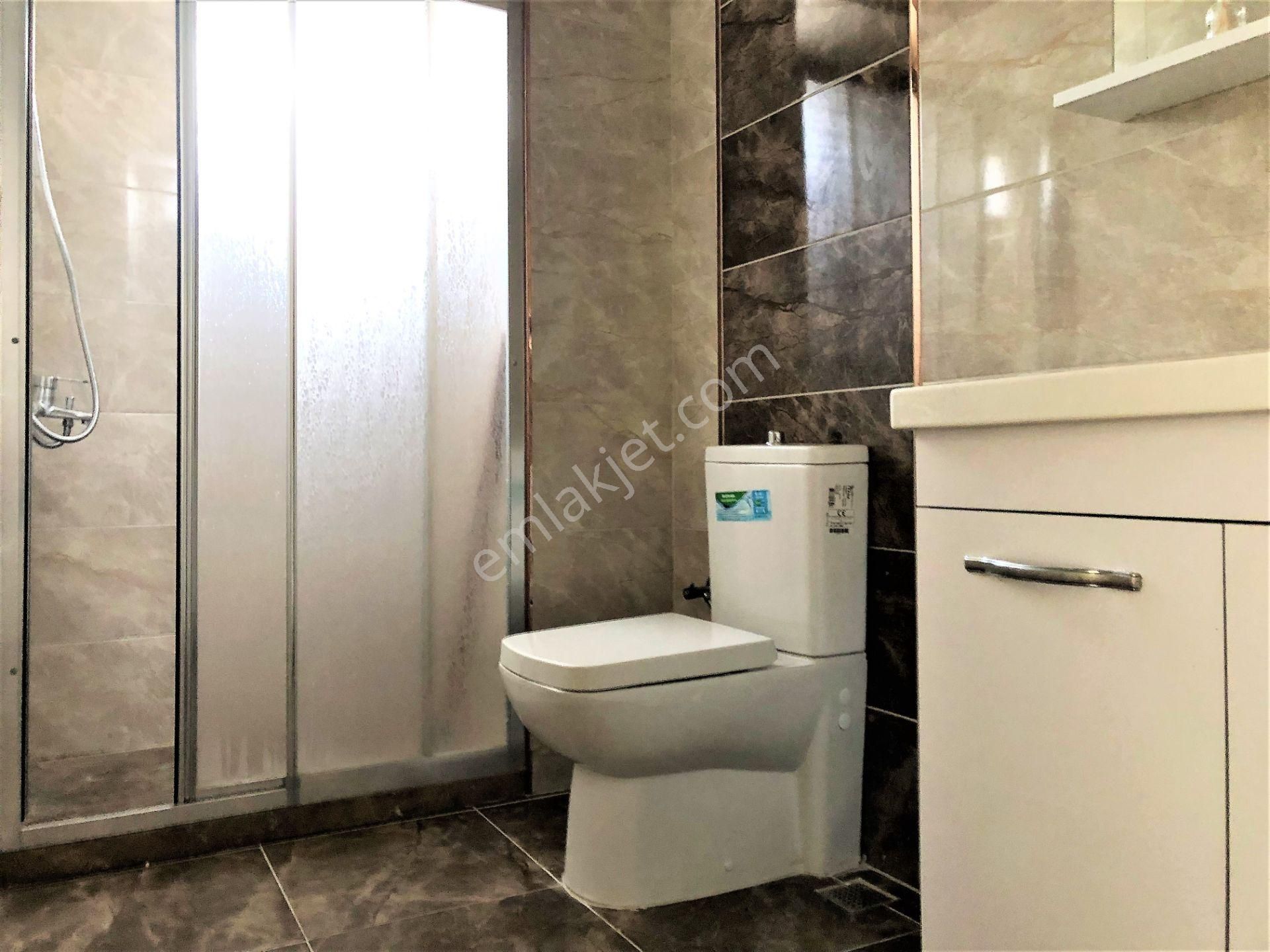 Bayraklı Plazalar Bölgesinde Adliye Yakını Kiralık Lüks Ofis - Görsel 20