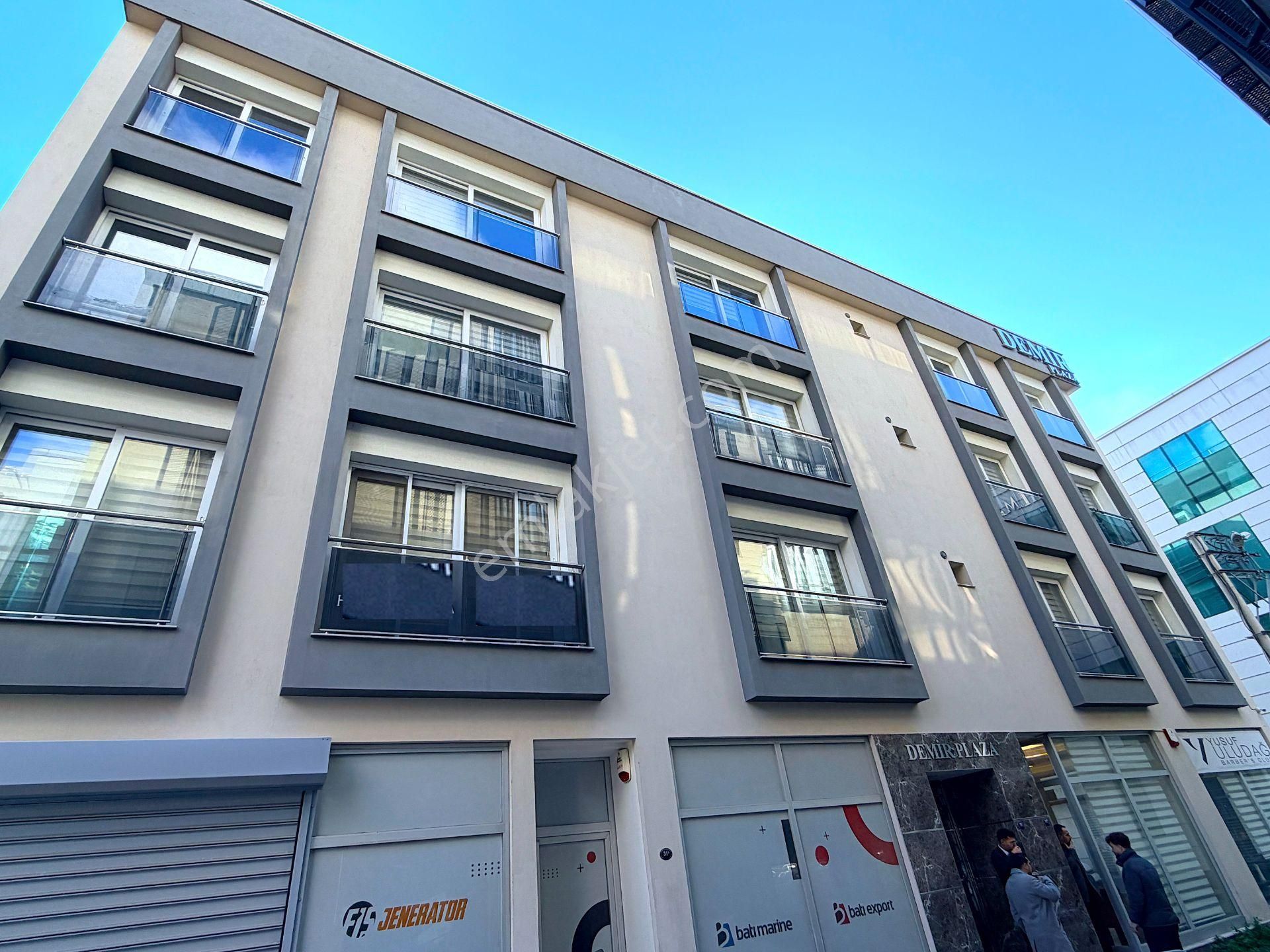 Bayraklı Plazalar Bölgesinde Adliye Yakını Kiralık Lüks Ofis - Görsel 2