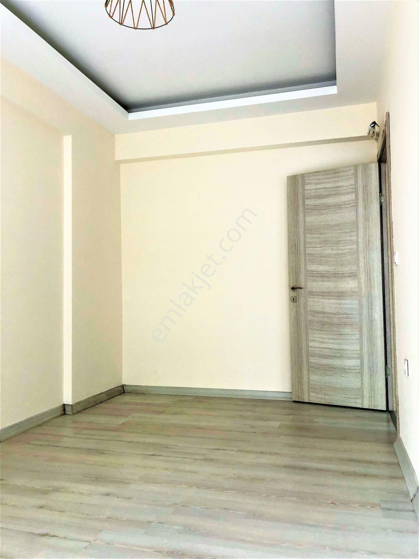 Bayraklı Plazalar Bölgesinde Adliye Yakını Kiralık Lüks Ofis - Görsel 23