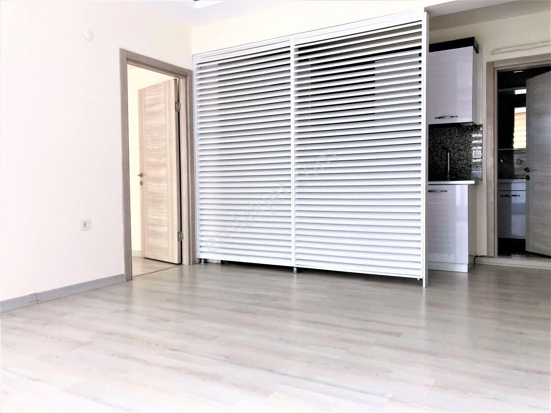 Bayraklı Plazalar Bölgesinde Adliye Yakını Kiralık Lüks Ofis - Görsel 16