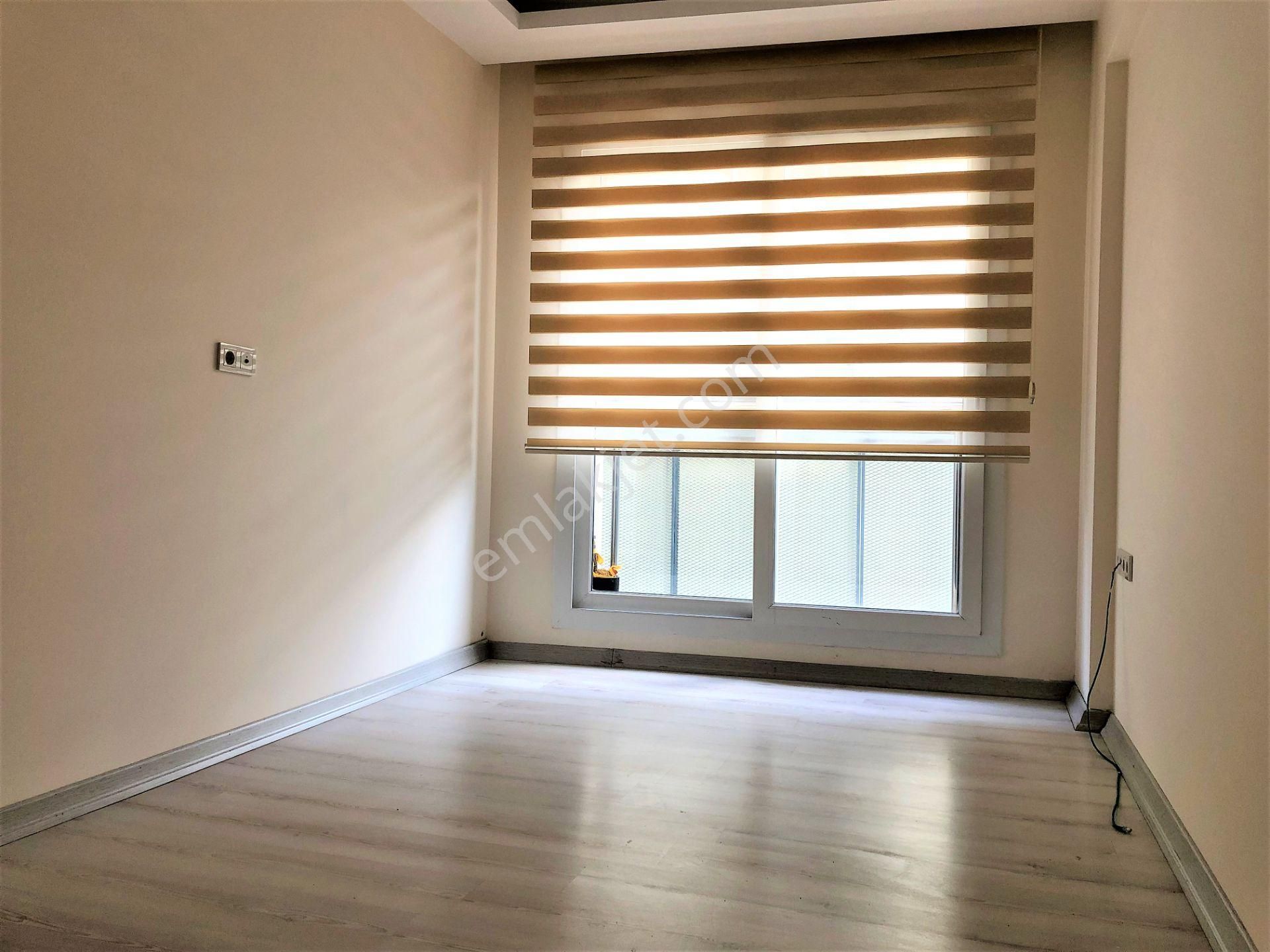 Bayraklı Plazalar Bölgesinde Adliye Yakını Kiralık Lüks Ofis - Görsel 21