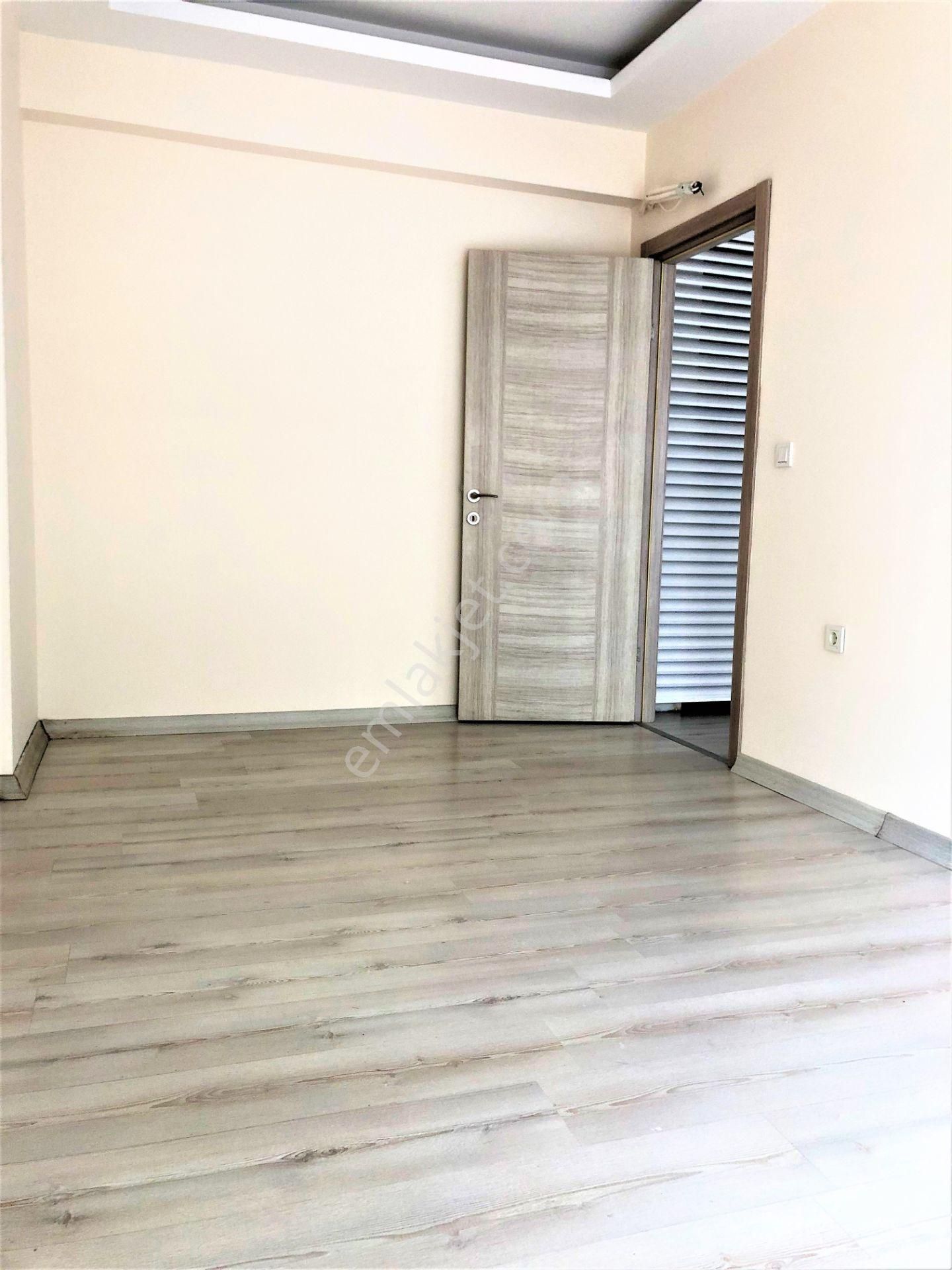 Bayraklı Plazalar Bölgesinde Adliye Yakını Kiralık Lüks Ofis - Görsel 25