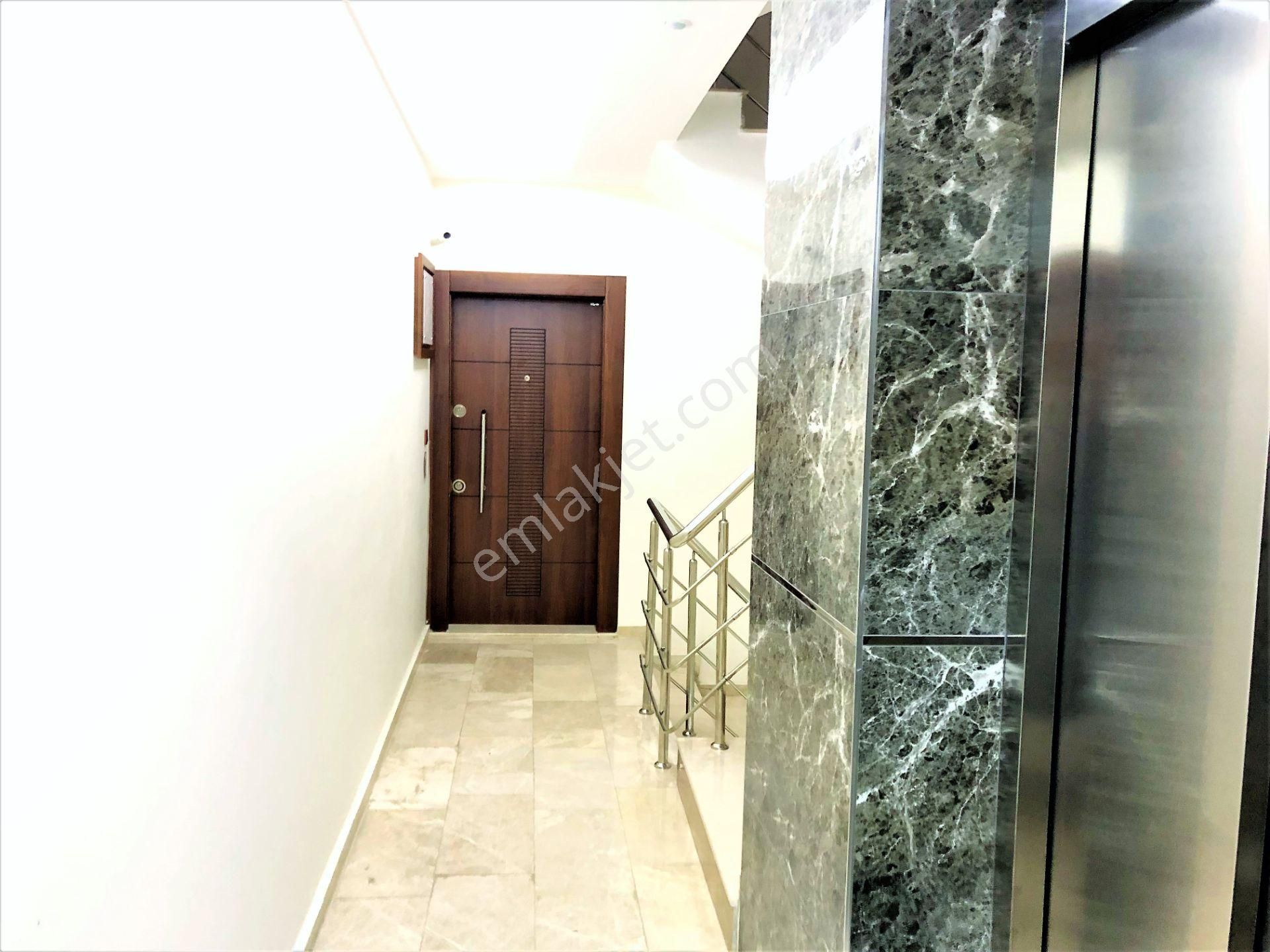 Bayraklı Plazalar Bölgesinde Adliye Yakını Kiralık Lüks Ofis - Görsel 27