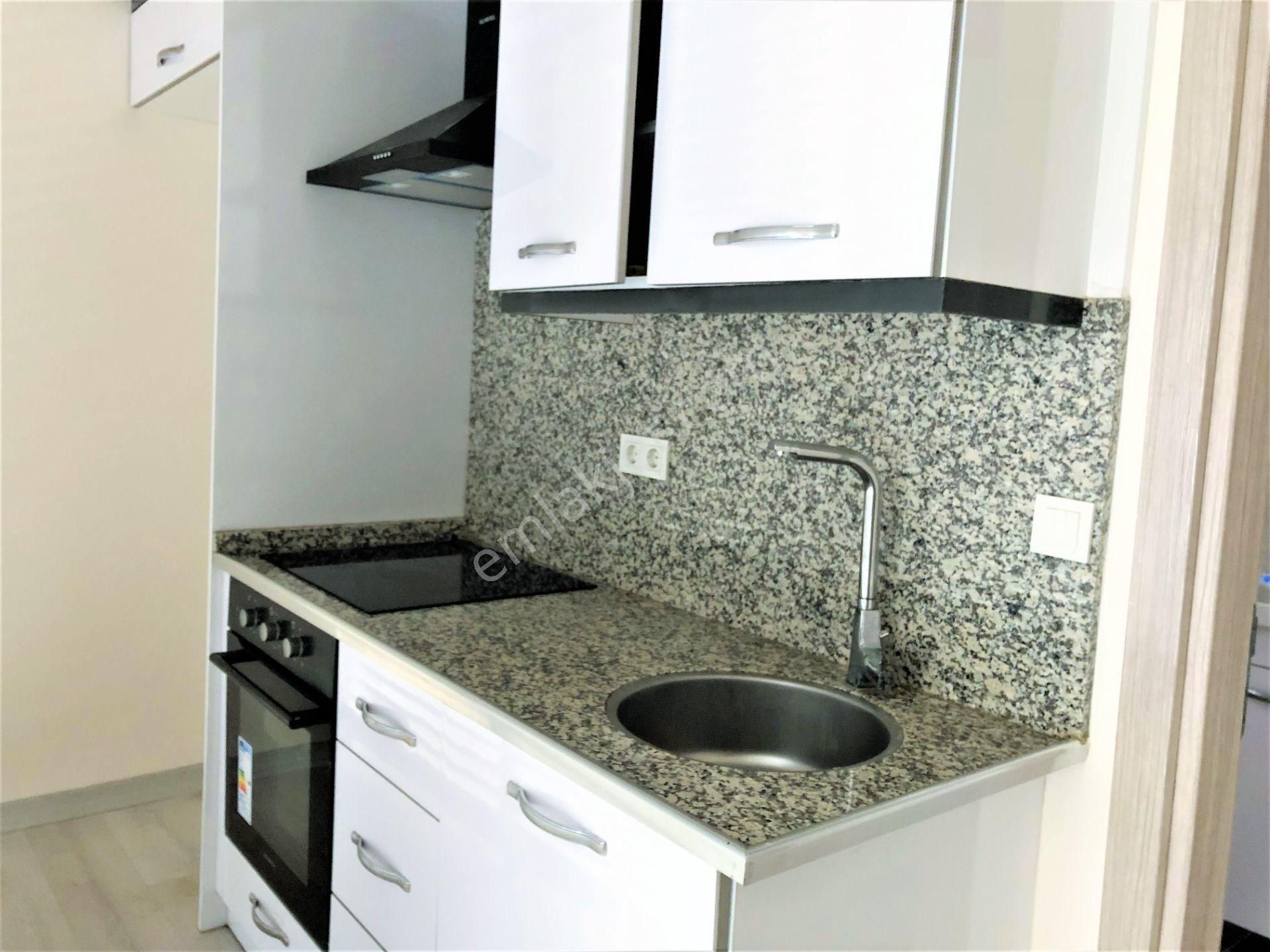 Bayraklı Plazalar Bölgesinde Adliye Yakını Kiralık Lüks Ofis - Görsel 17