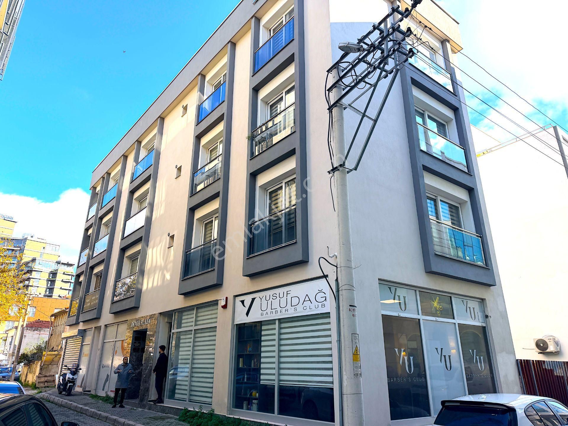 Bayraklı Plazalar Bölgesinde Adliye Yakını Kiralık Lüks Ofis