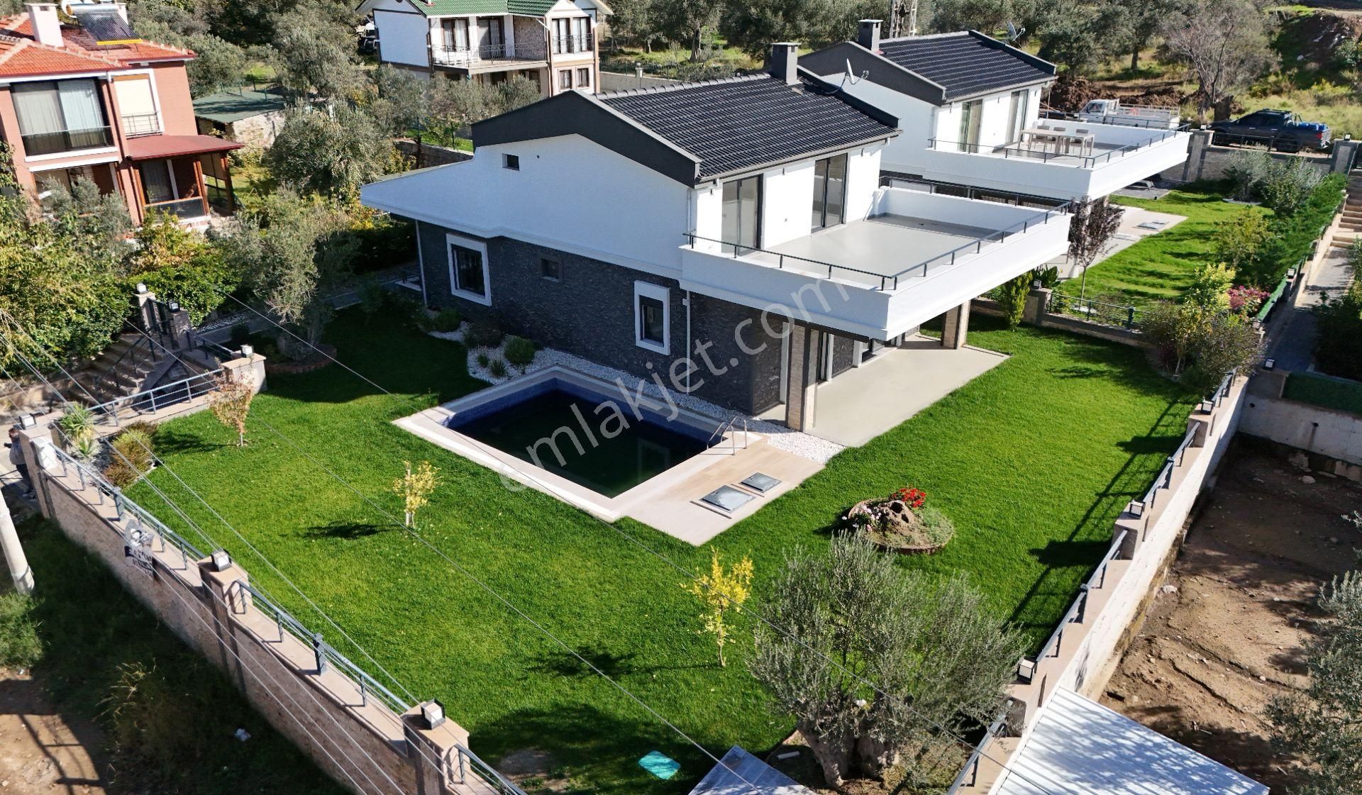 Yiğit'ten Altınoluk Avcılarda Deniz Manzaralı 4+1 Müstakil Villa