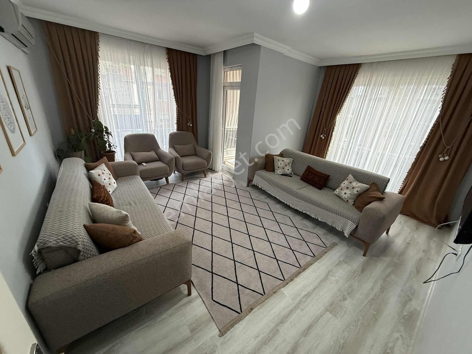 Hüsnü Karakaş Mah Site İçerisinde Satılık 2+1 Daire