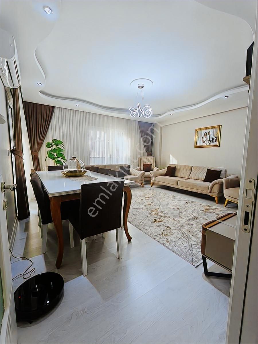 Bayraklıda Satılık Daire 2+1 Kapalı Mutfak Gümüşpalada