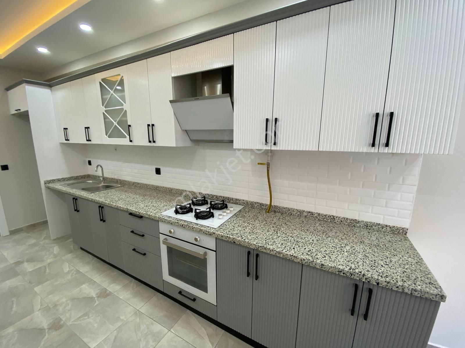 Altıntepe'de Minibüse Yakın Yeni Binada 70 M² 2+1 Daire - Görsel 7