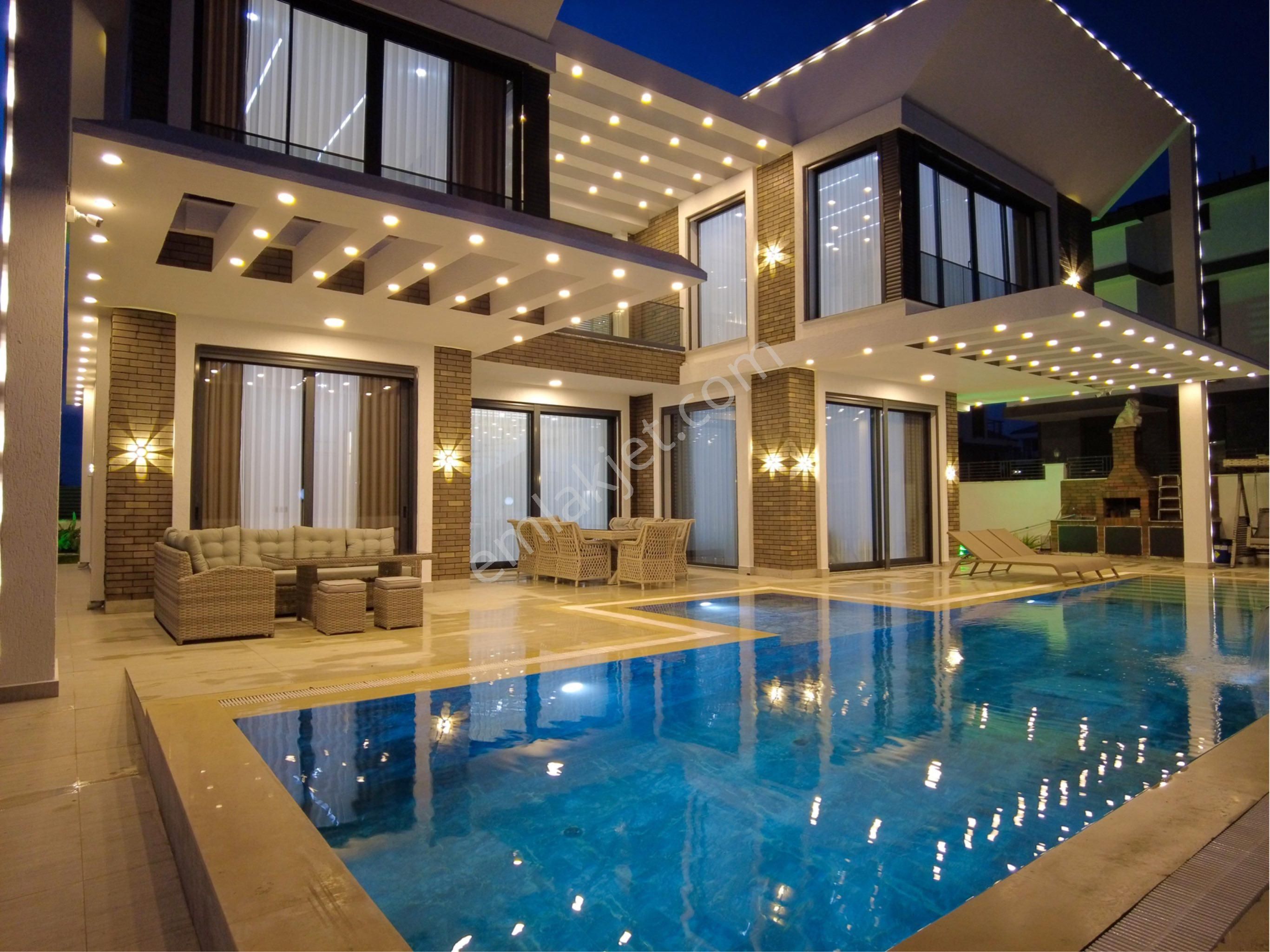 Efeler’de Tam Müstakil Ultra Lüks, Full Eşyalı Villa - Görsel 3