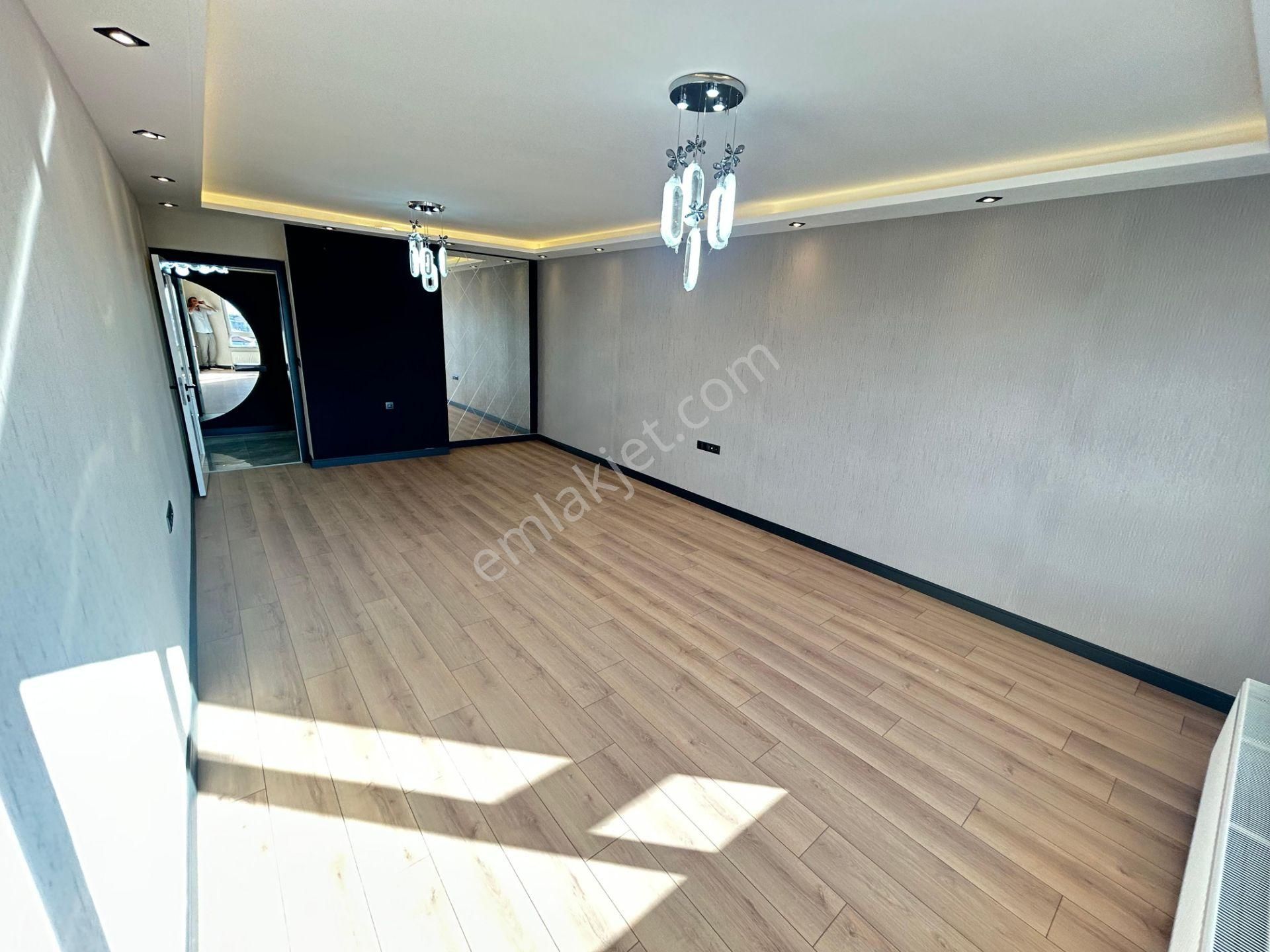 Taner'den Dikmen'de 4+1 Şehir Manzaralı Giyinme Odalı Süper Lüks Dubleks - Görsel 5