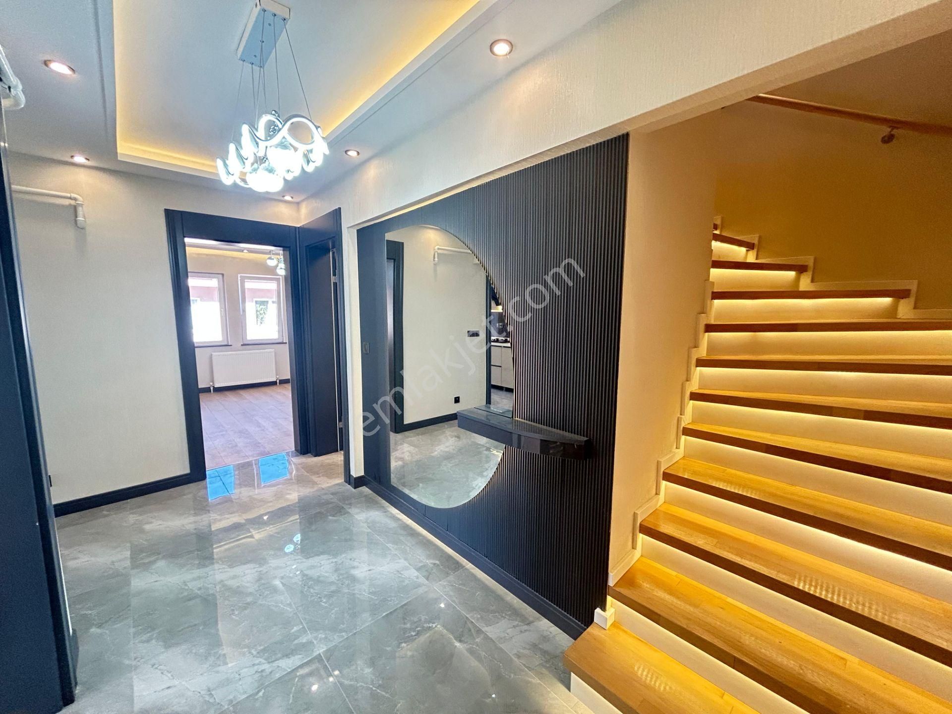 Taner'den Dikmen'de 4+1 Şehir Manzaralı Giyinme Odalı Süper Lüks Dubleks - Görsel 16