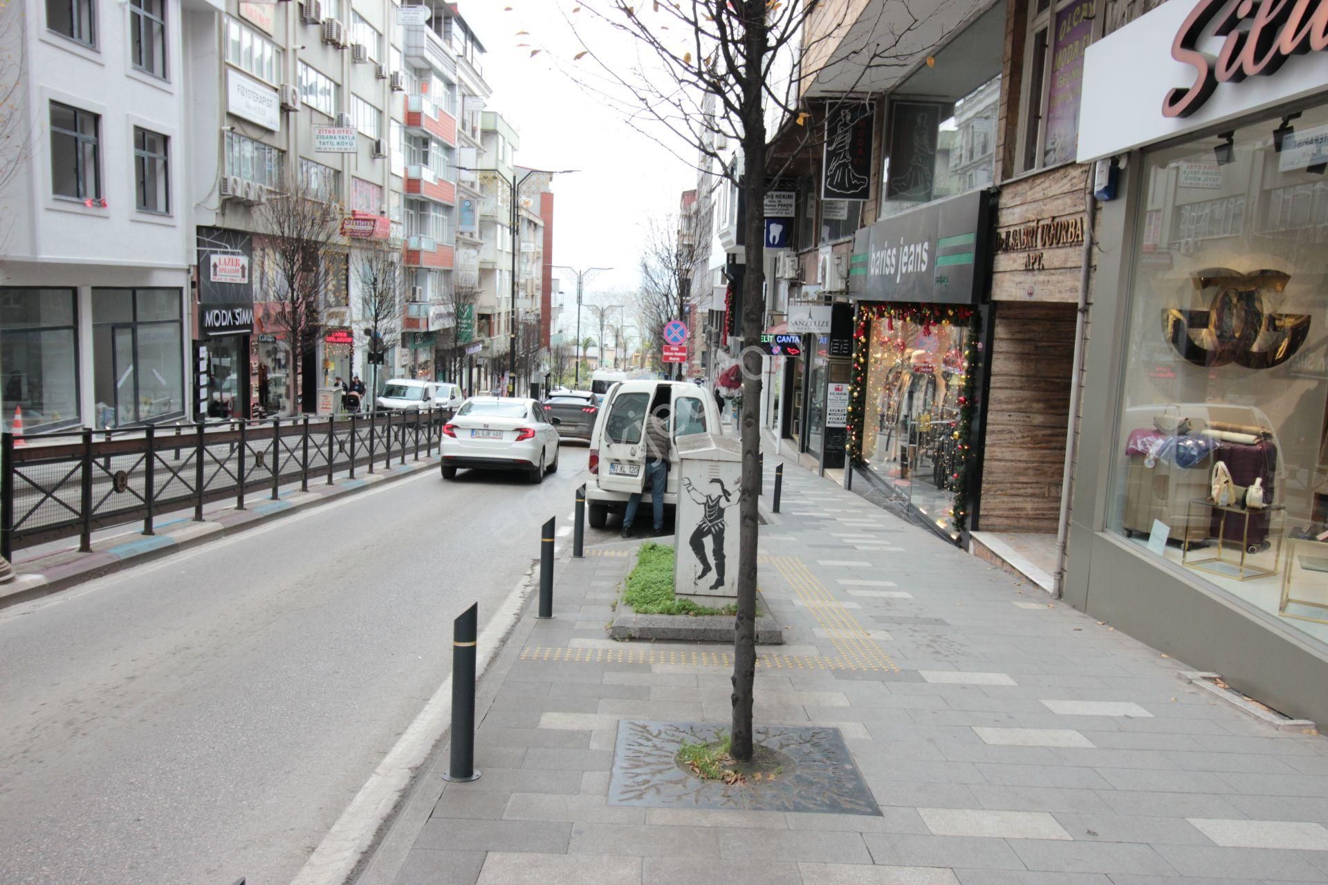 Kaçmaz'emlaktan Trabzon Gazipaşa Cad.de Devren Kiralık Mağaza - Görsel 4