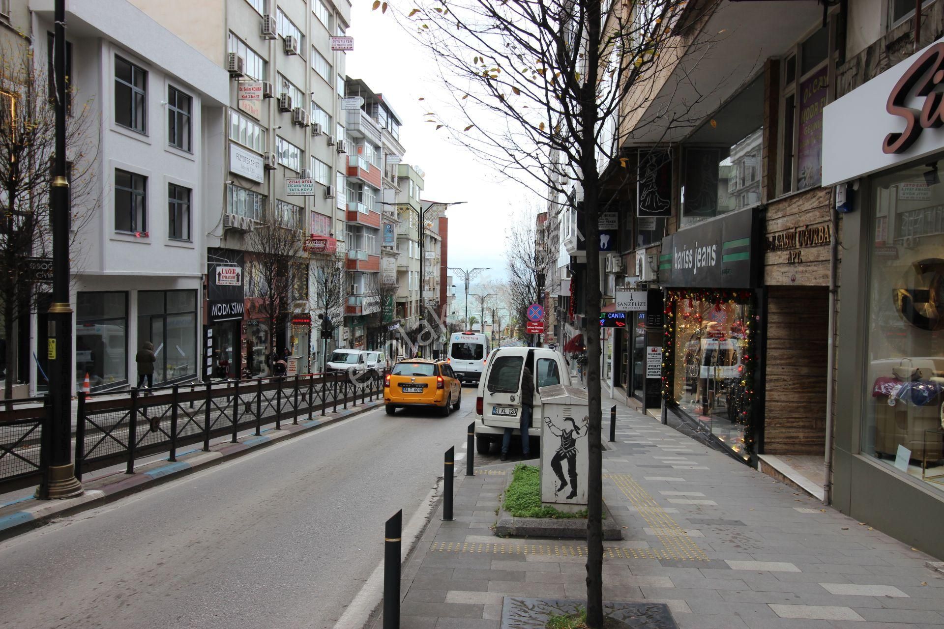 Kaçmaz'emlaktan Trabzon Gazipaşa Cad.de Devren Kiralık Mağaza - Görsel 3