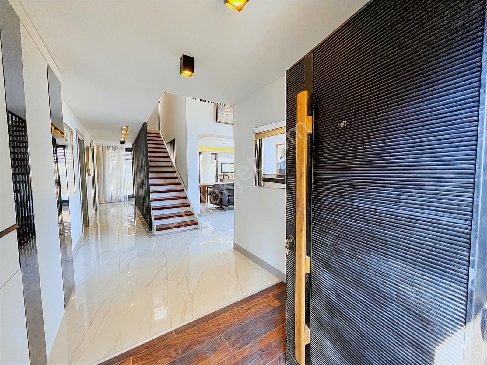 Deniz Manzaralı+kapalı Otopark+kapalı Açık Havuz+müstakil Villa - Görsel 23