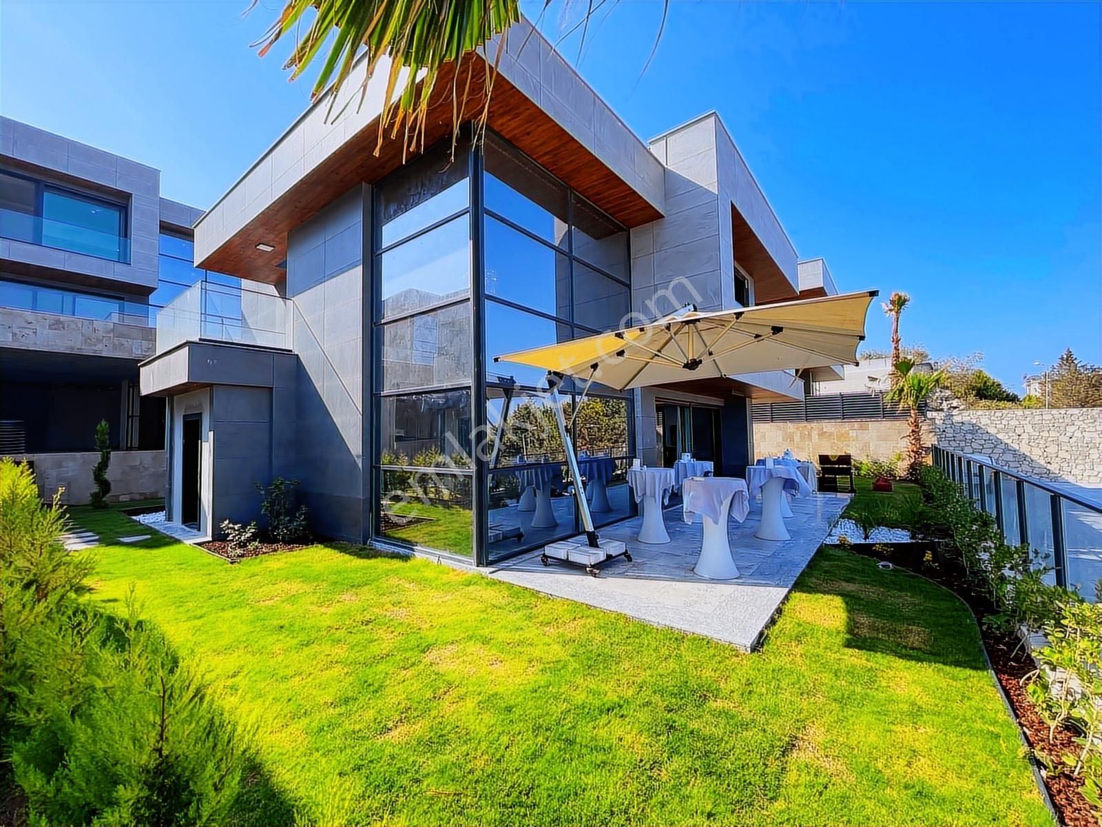 Deniz Manzaralı+kapalı Otopark+kapalı Açık Havuz+müstakil Villa - Görsel 2