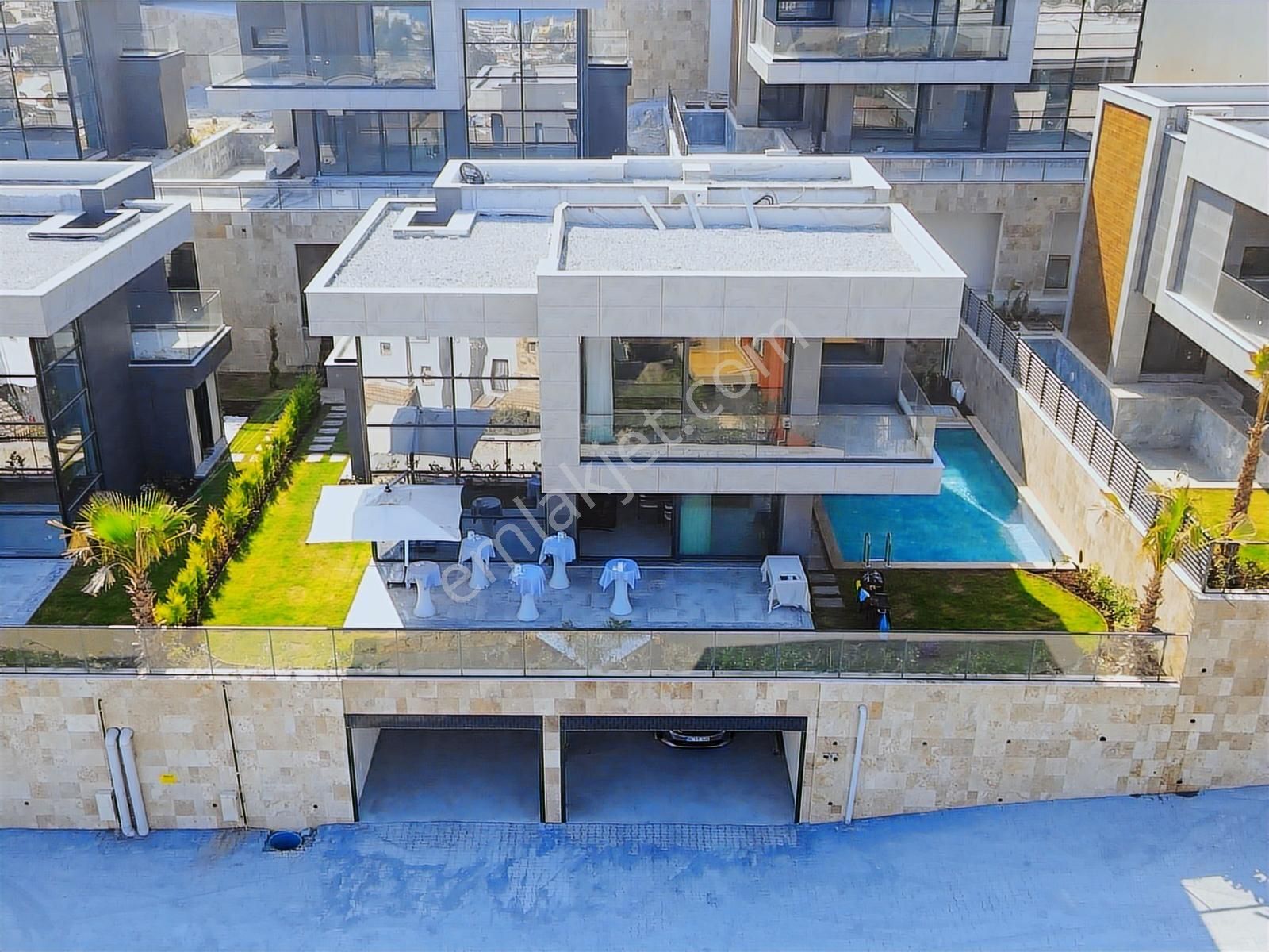 Deniz Manzaralı+kapalı Otopark+kapalı Açık Havuz+müstakil Villa - Görsel 11