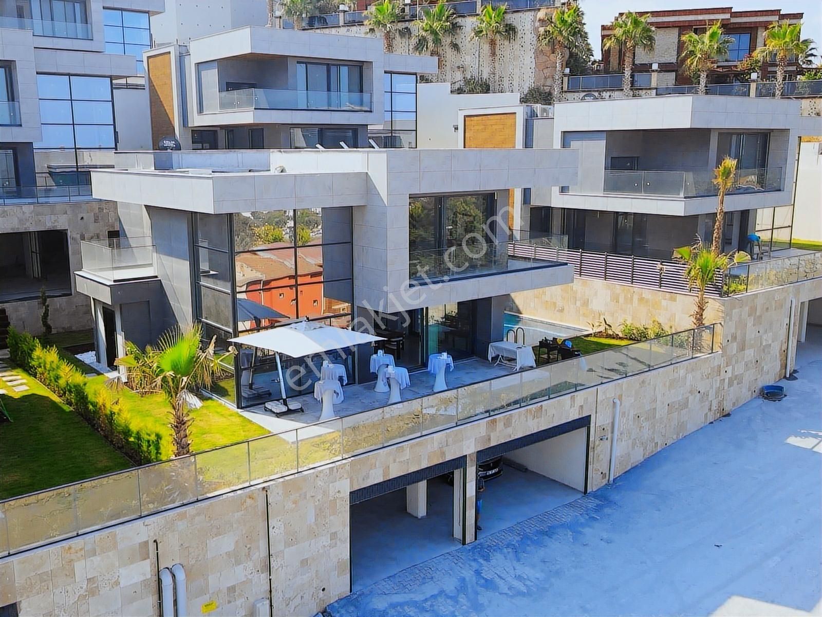 Deniz Manzaralı+kapalı Otopark+kapalı Açık Havuz+müstakil Villa - Görsel 4