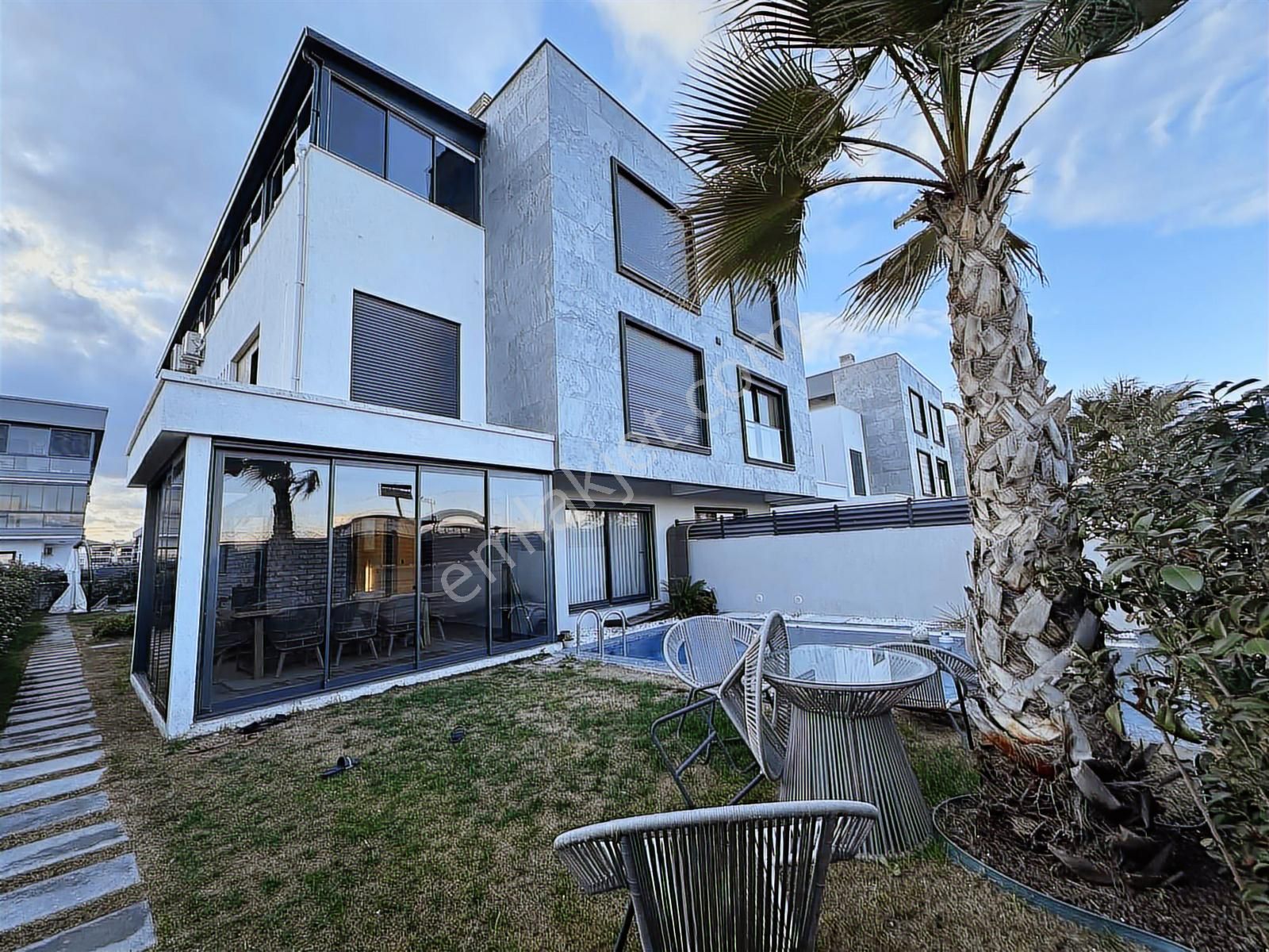 Qzen' Den Müstakil Havuzlu Kış Bahçeli 4+1 Villa - Görsel 1