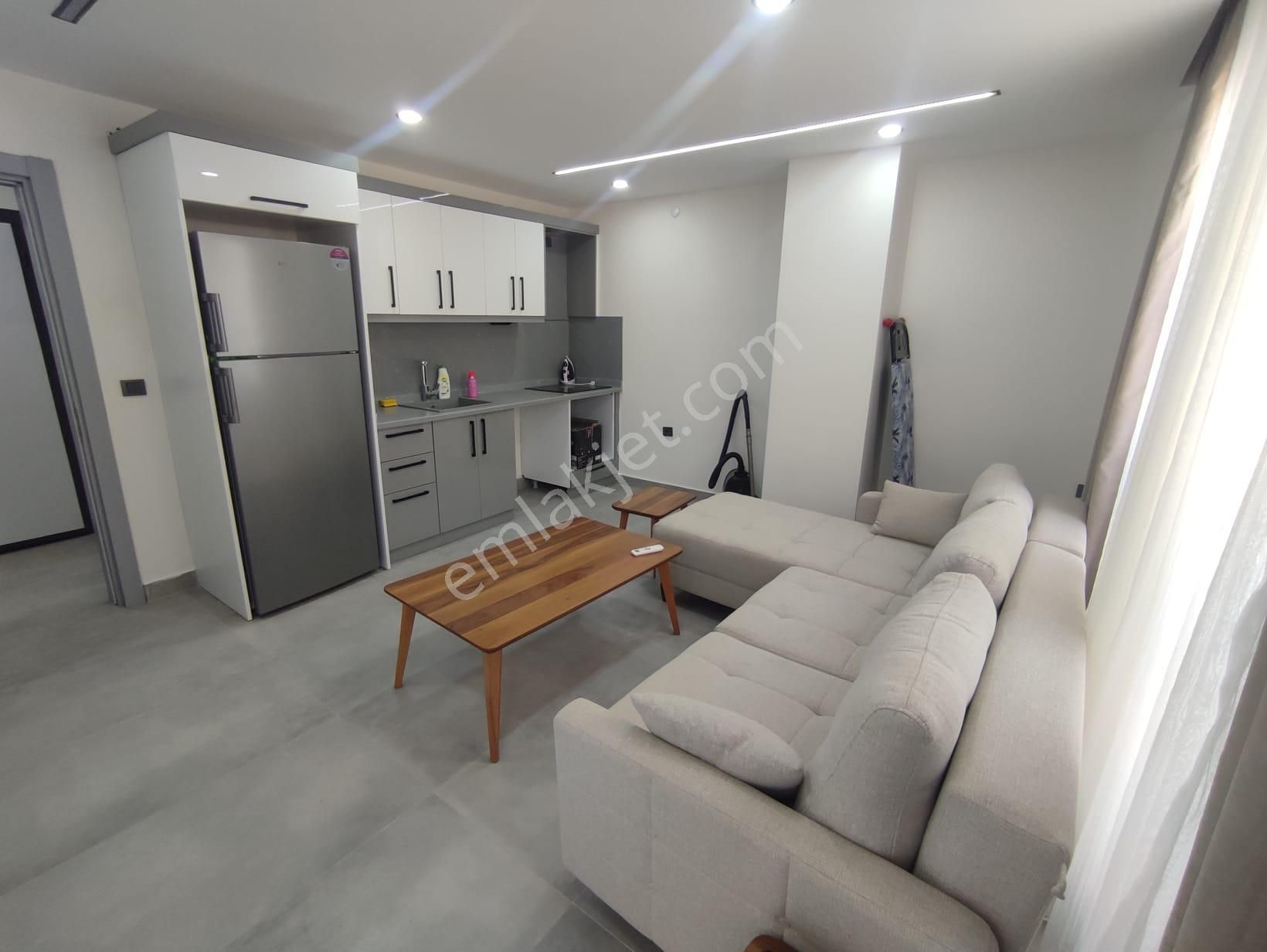 Cumhuriyet Mahallesinde Sıfır Lüks Site İçerisinde 1+1 Ortak Havuzlu Daire